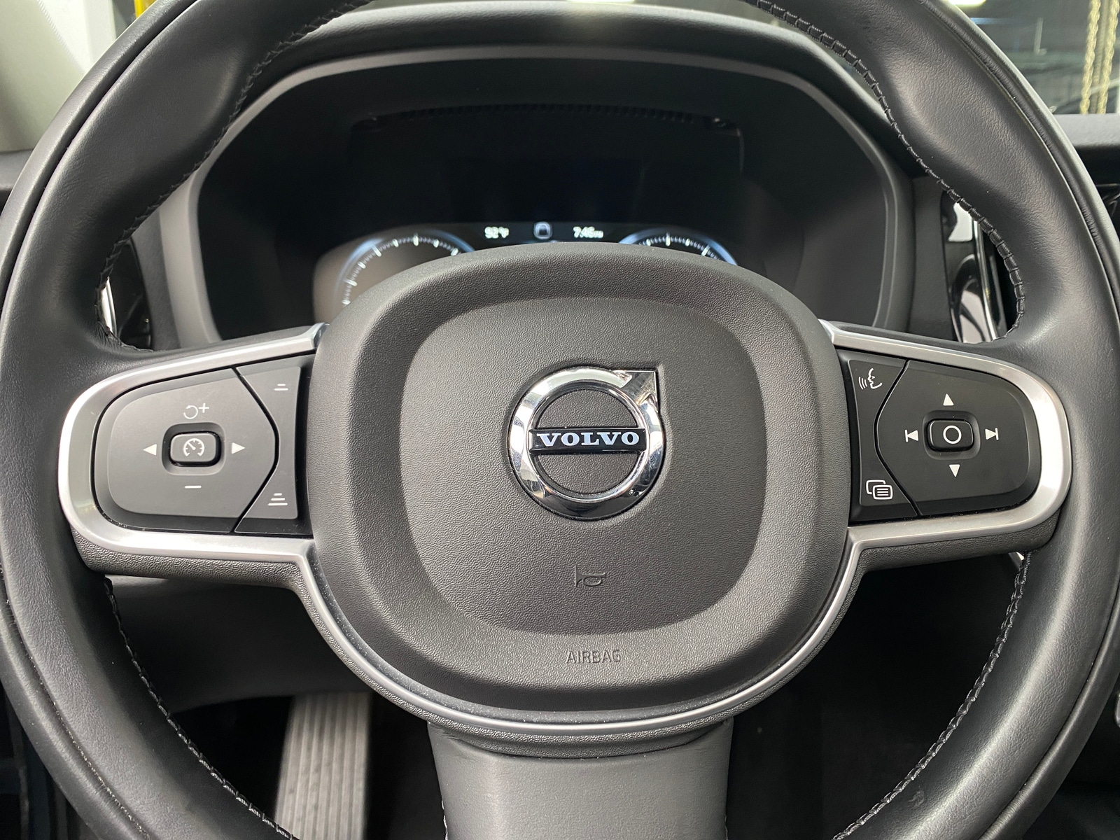 Thumbnail: 2022 Volvo S60 - 4