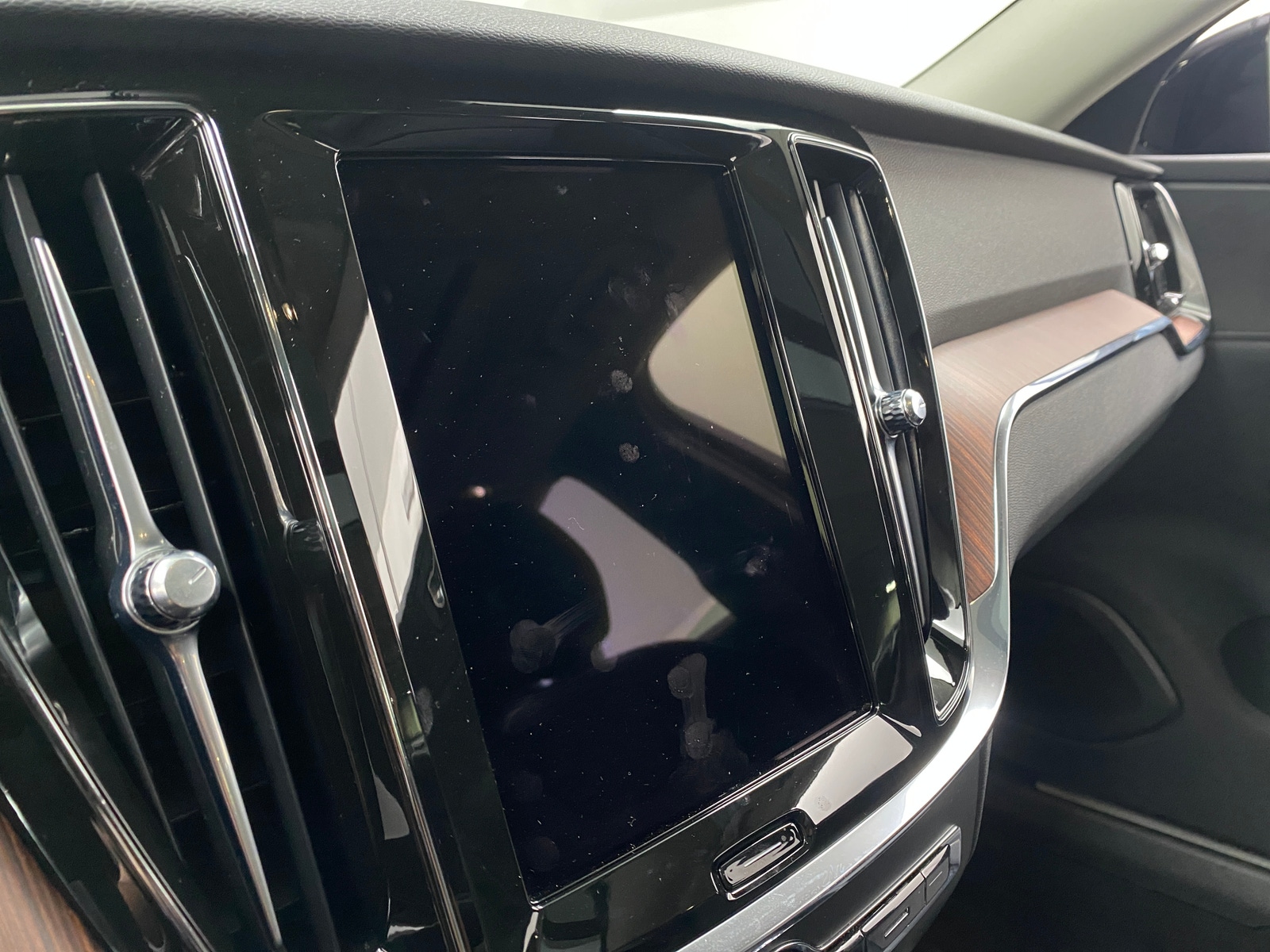 Thumbnail: 2022 Volvo S60 - 3