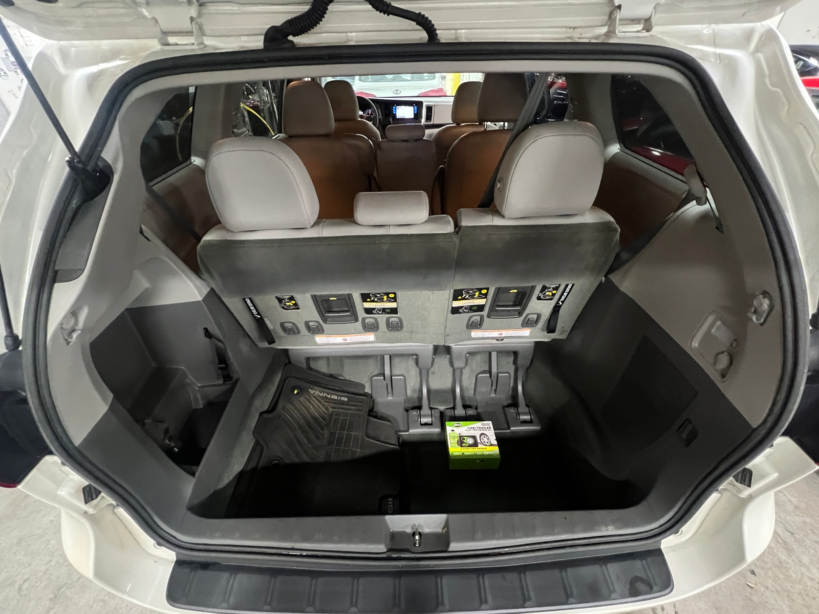 Thumbnail: 2016 Toyota Sienna - 6