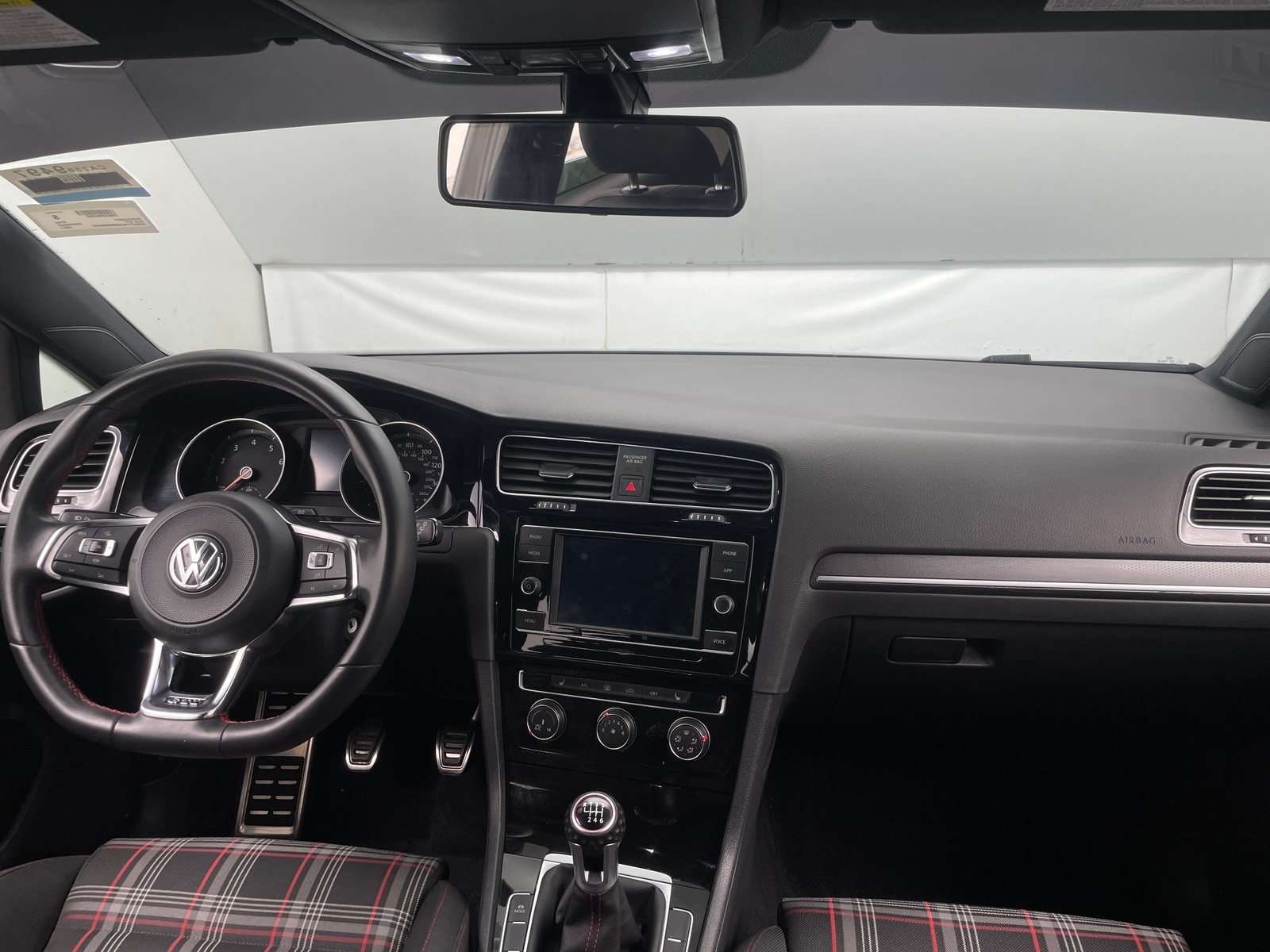Thumbnail: 2021 Volkswagen Golf - 3