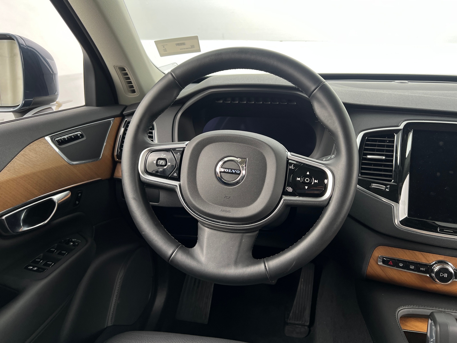 Thumbnail: 2025 Volvo XC90 - 4