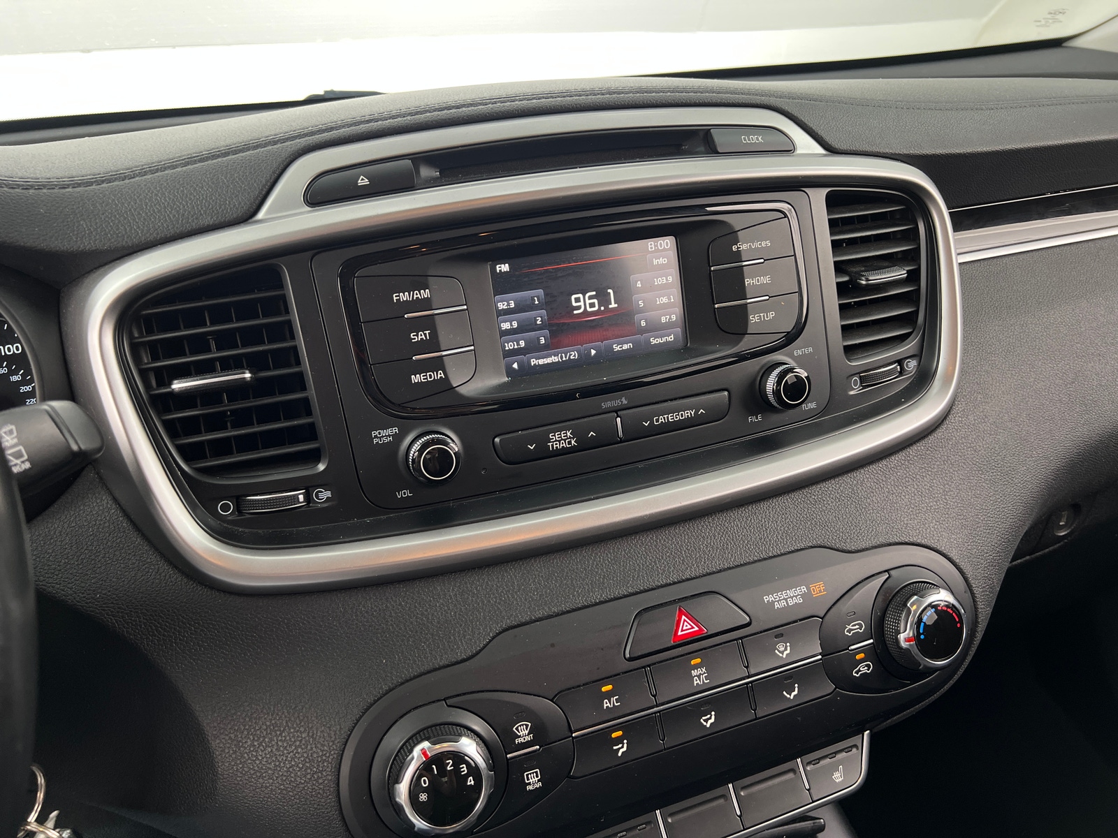 Thumbnail: 2016 Kia Sorento - 4