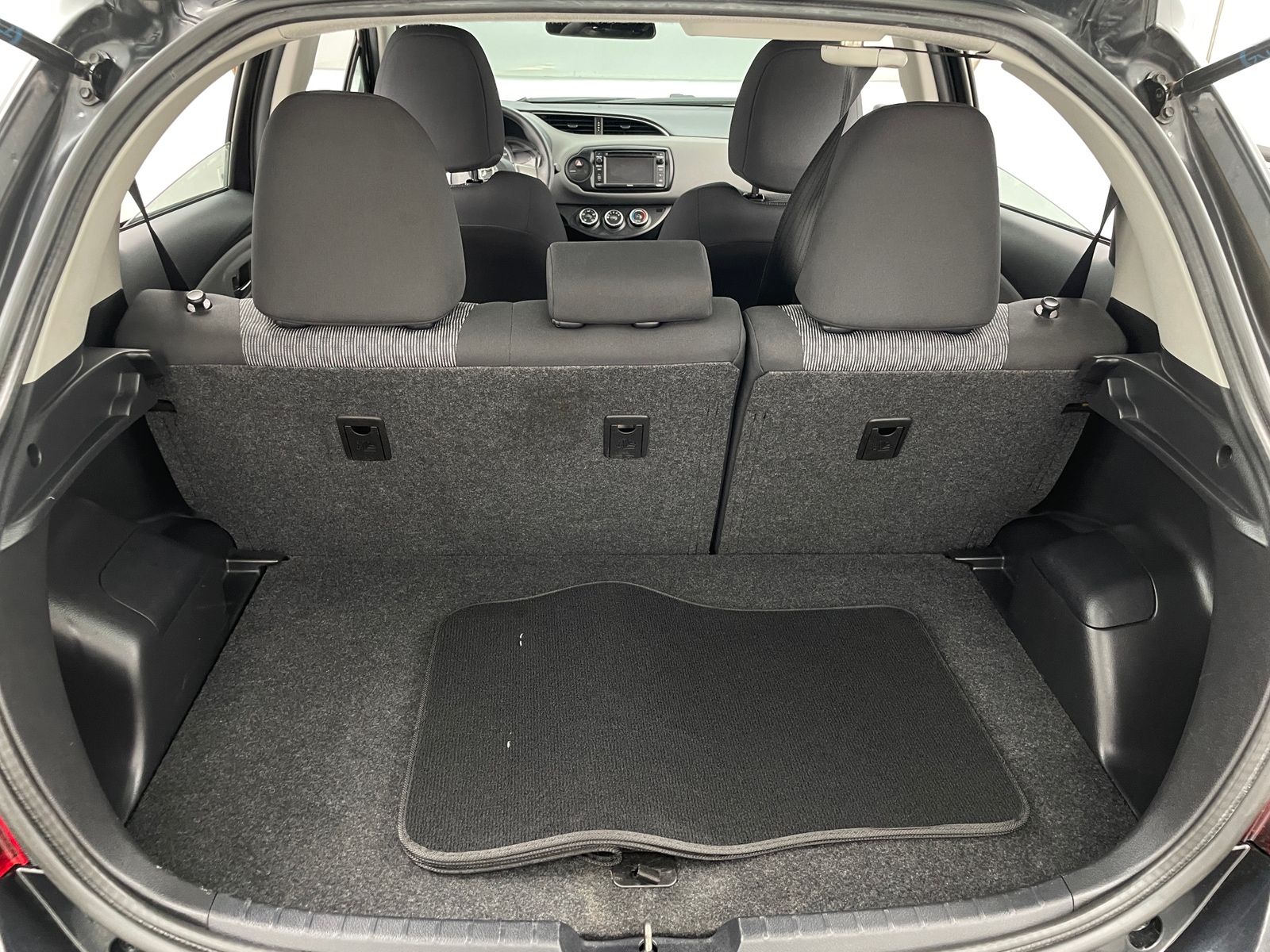 Thumbnail: 2016 Toyota Yaris - 7