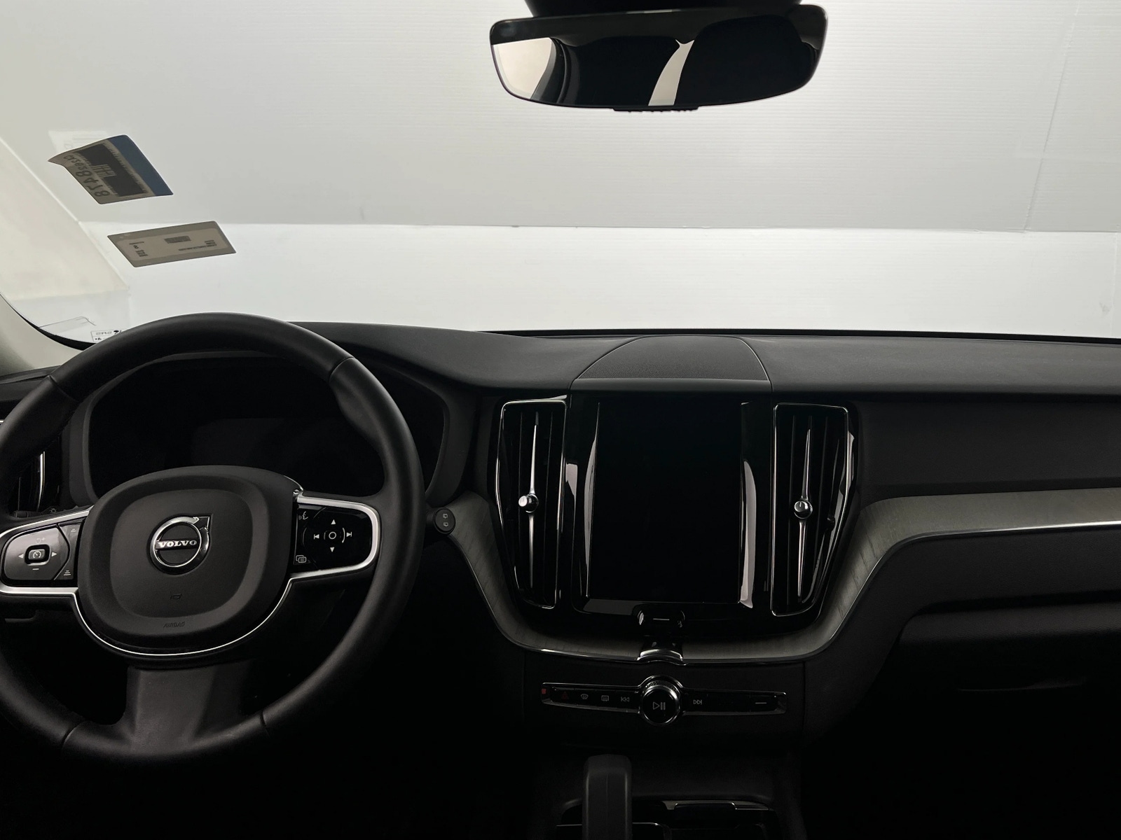 Thumbnail: 2025 Volvo XC60 - 3