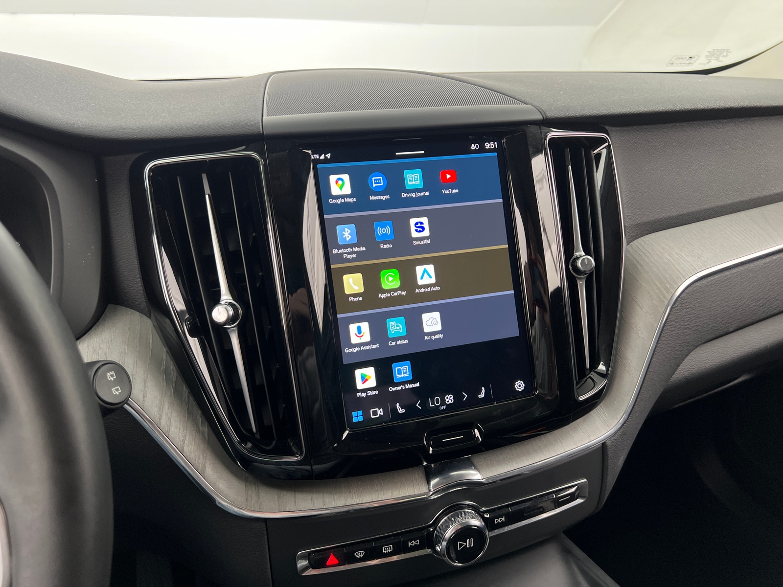 Thumbnail: 2025 Volvo XC60 - 4