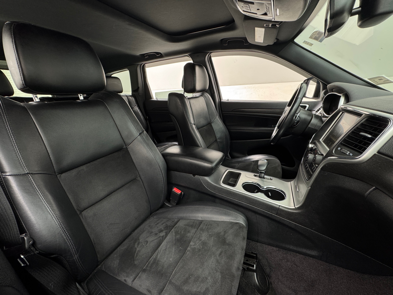 Thumbnail: 2015 Jeep Grand Cherokee - 2