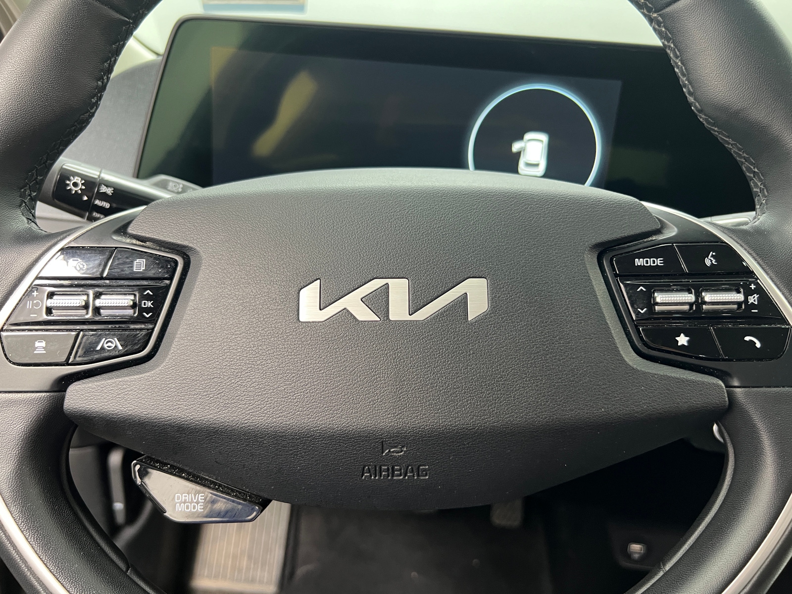 Thumbnail: 2022 Kia EV6 - 4