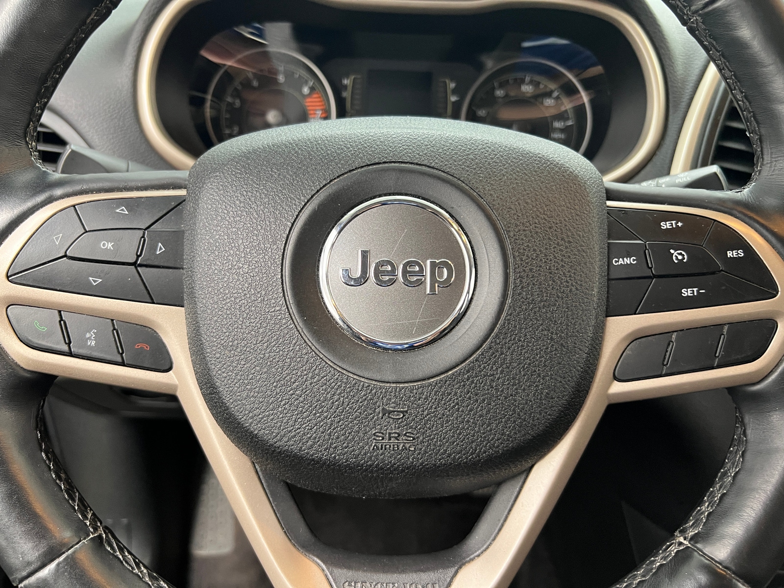 Thumbnail: 2017 Jeep Cherokee - 5