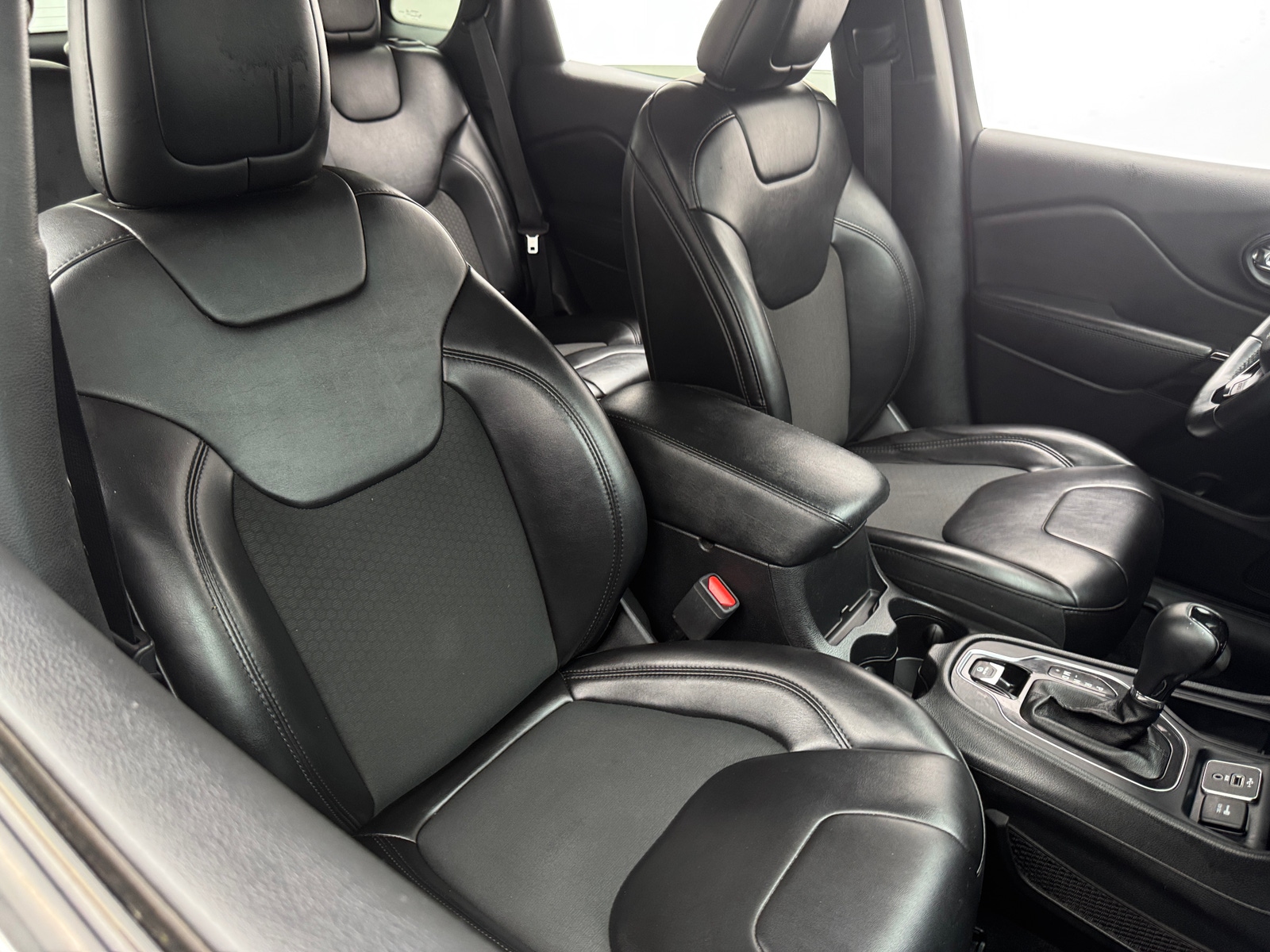 Thumbnail: 2019 Jeep Cherokee - 2