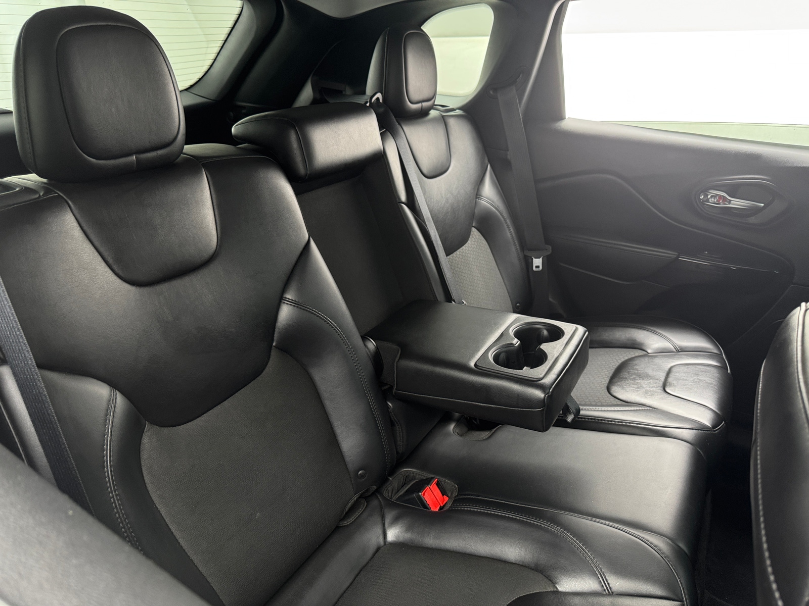 Thumbnail: 2019 Jeep Cherokee - 6