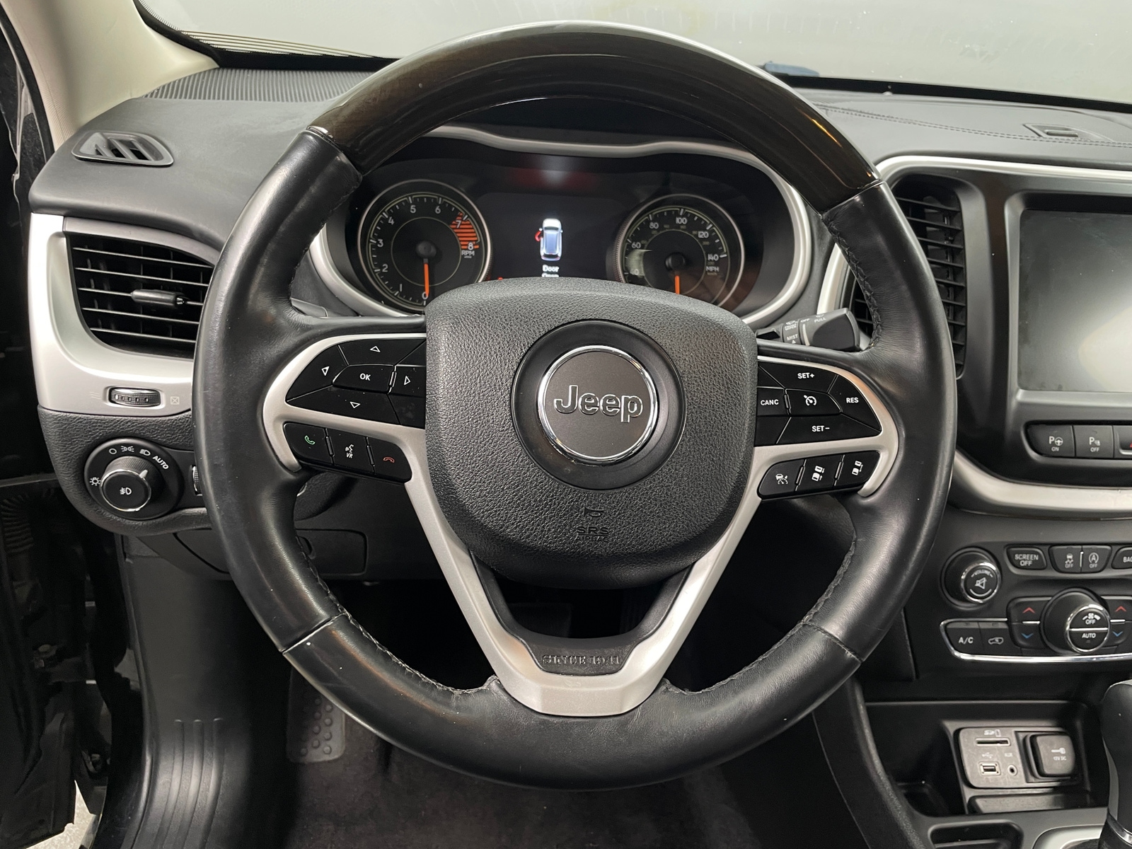 Thumbnail: 2018 Jeep Cherokee - 4