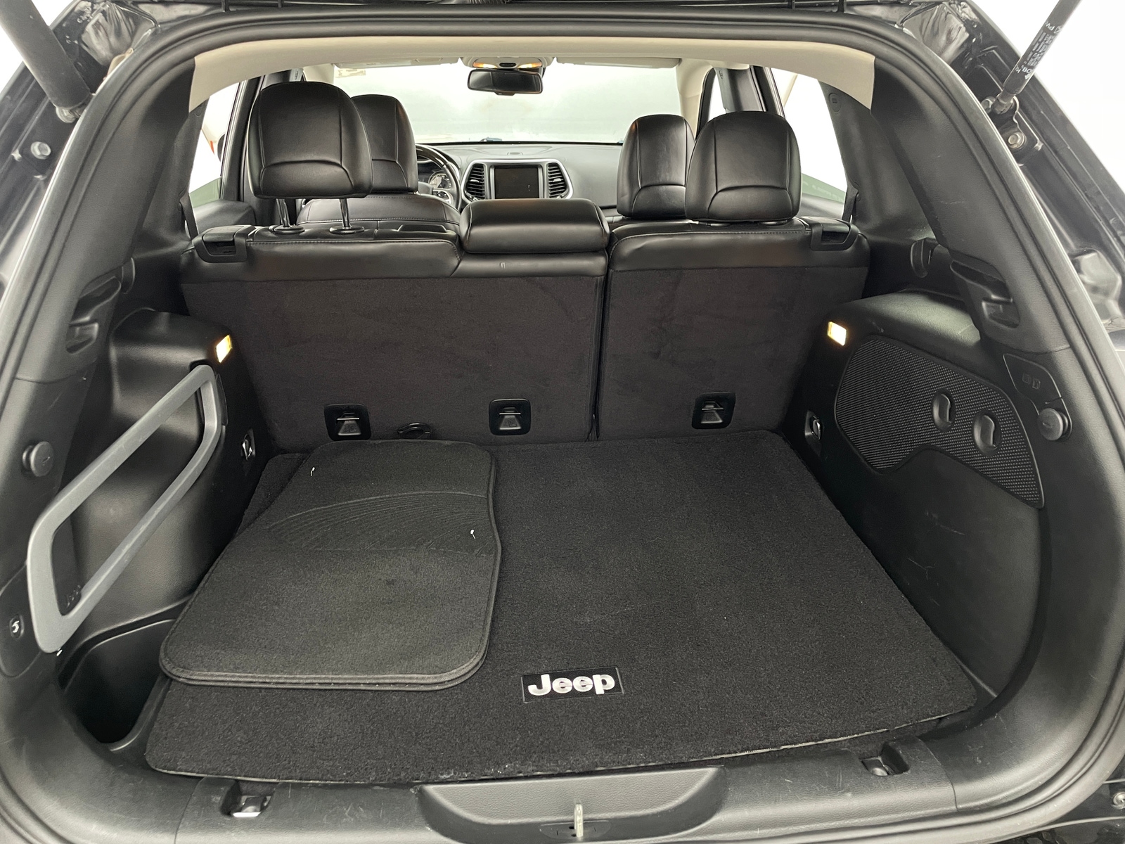 Thumbnail: 2018 Jeep Cherokee - 6