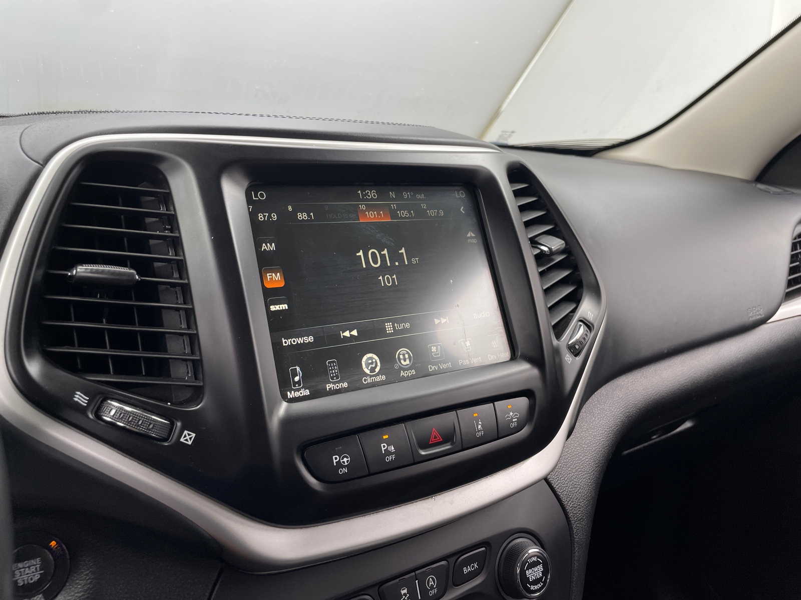 Thumbnail: 2018 Jeep Cherokee - 3