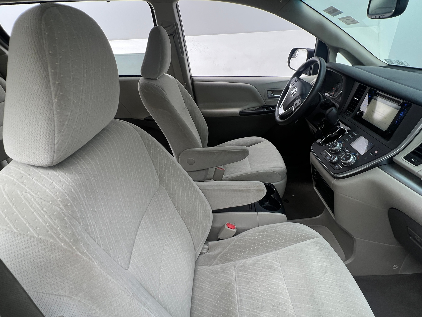Thumbnail: 2017 Toyota Sienna - 2