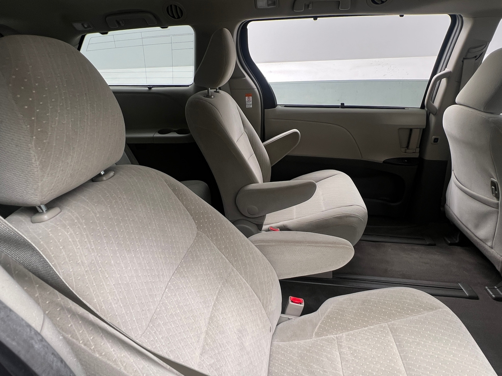 Thumbnail: 2017 Toyota Sienna - 6