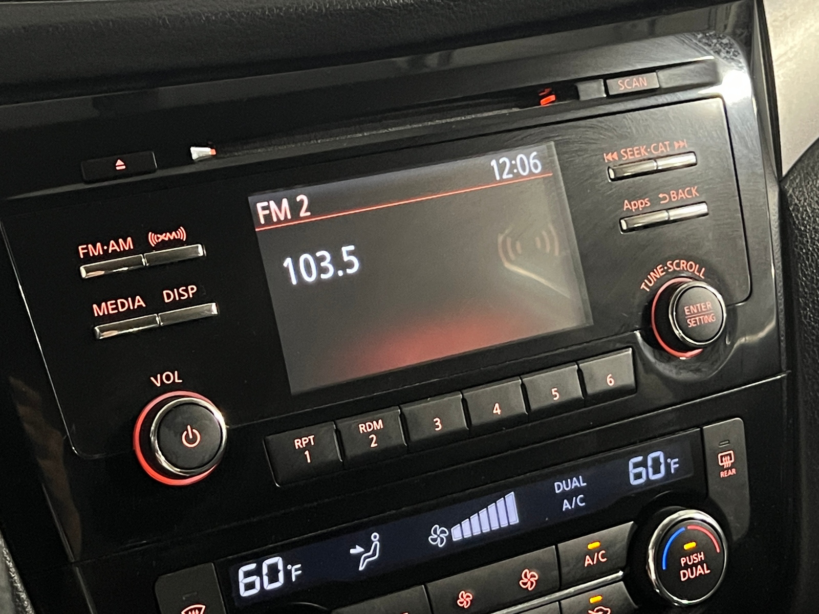 Thumbnail: 2015 Nissan Rogue - 4