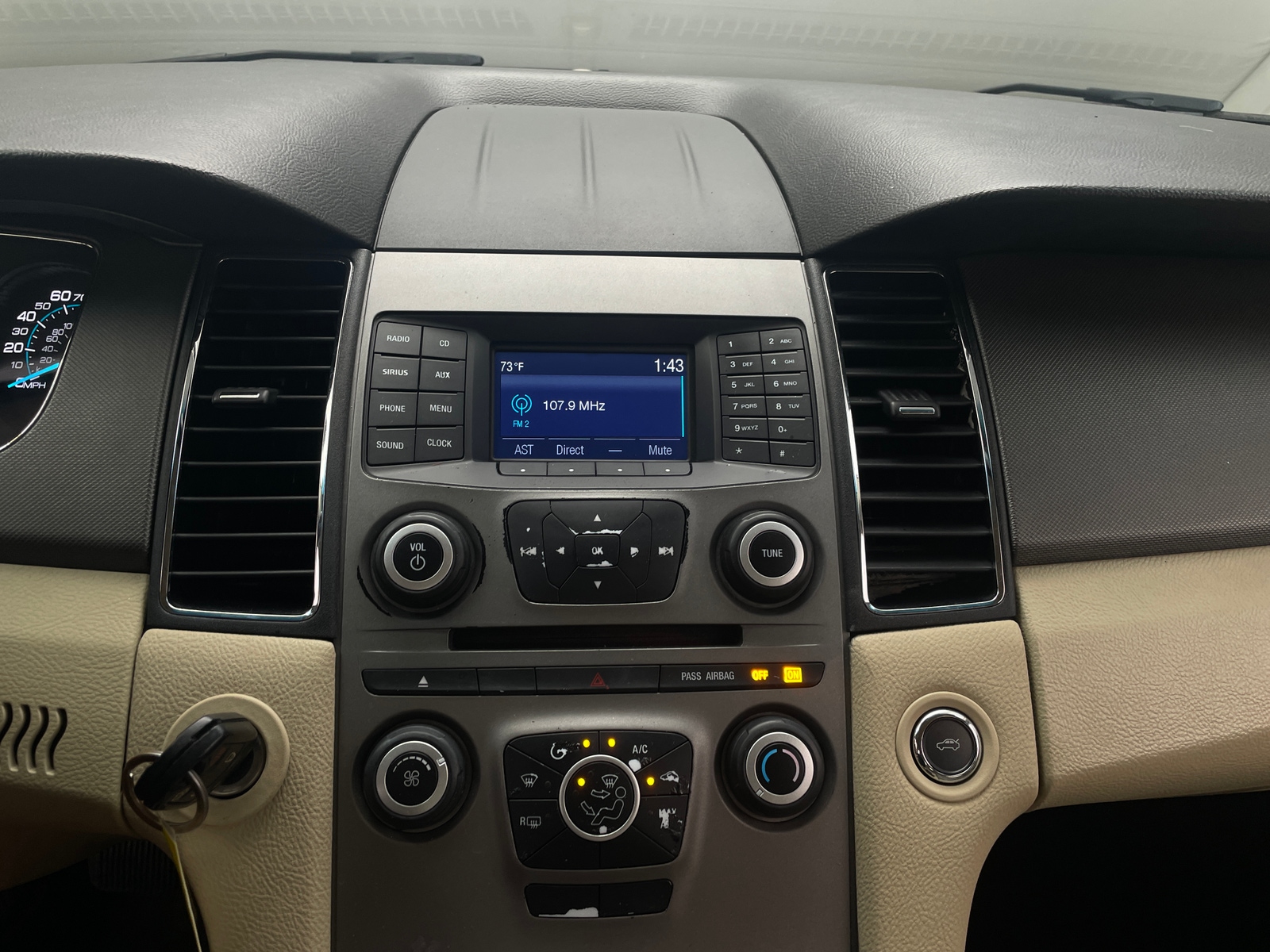 Thumbnail: 2016 Ford Taurus - 4