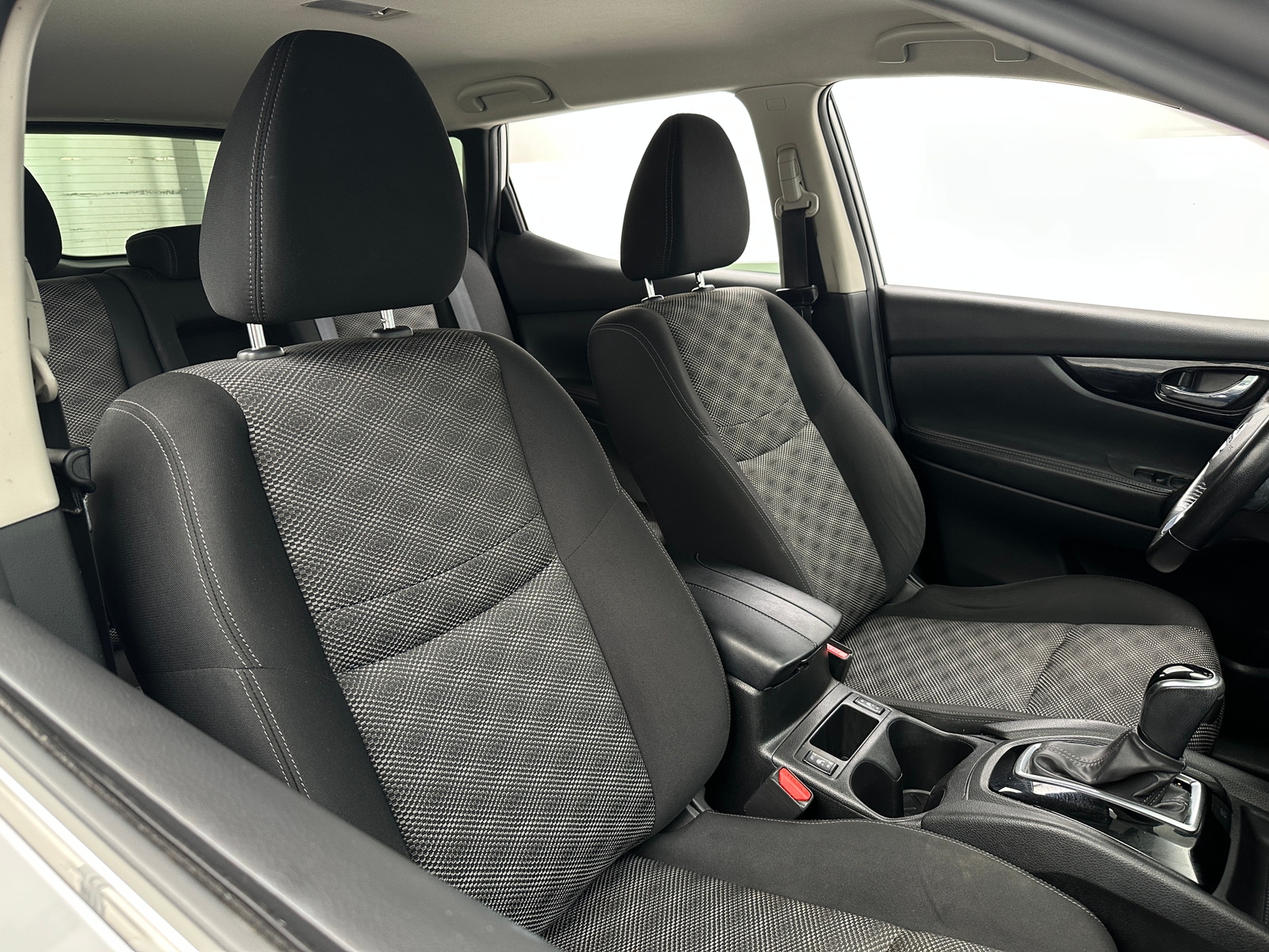 Thumbnail: 2017 Nissan Rogue Sport - 2