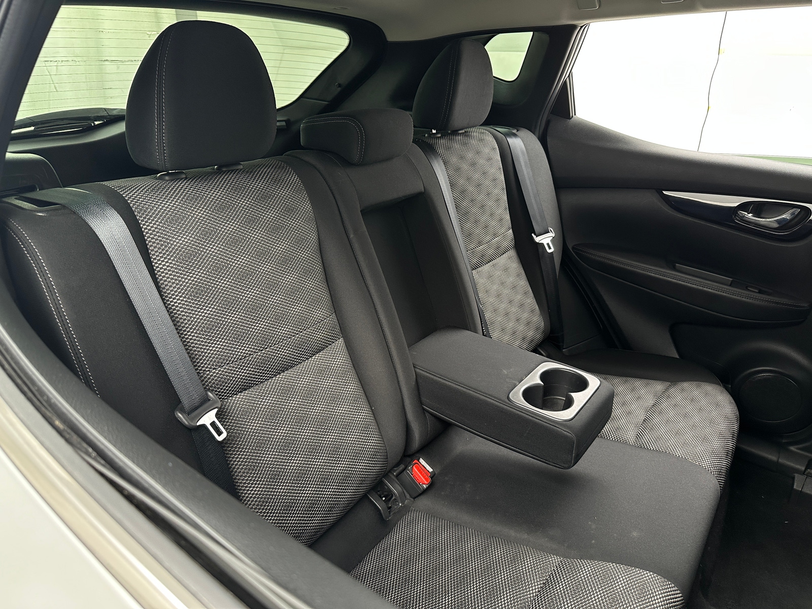 Thumbnail: 2017 Nissan Rogue Sport - 6