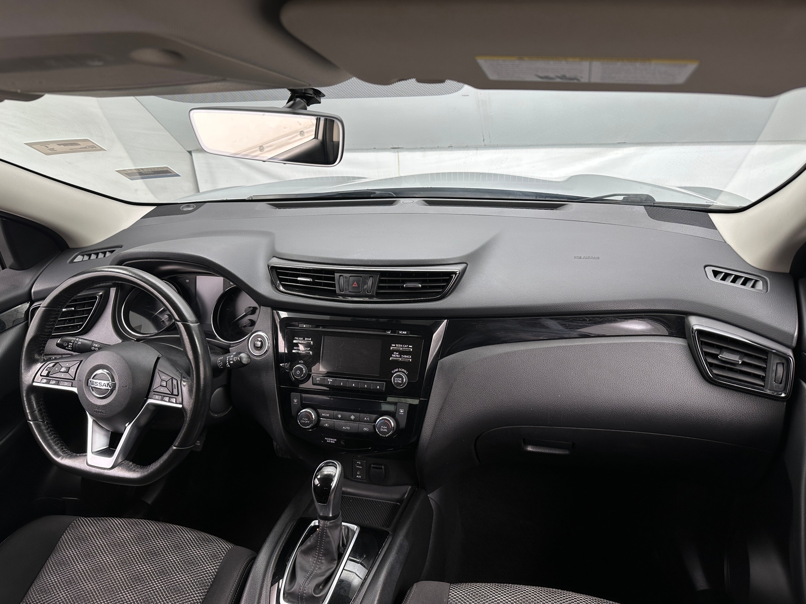 Thumbnail: 2017 Nissan Rogue Sport - 3