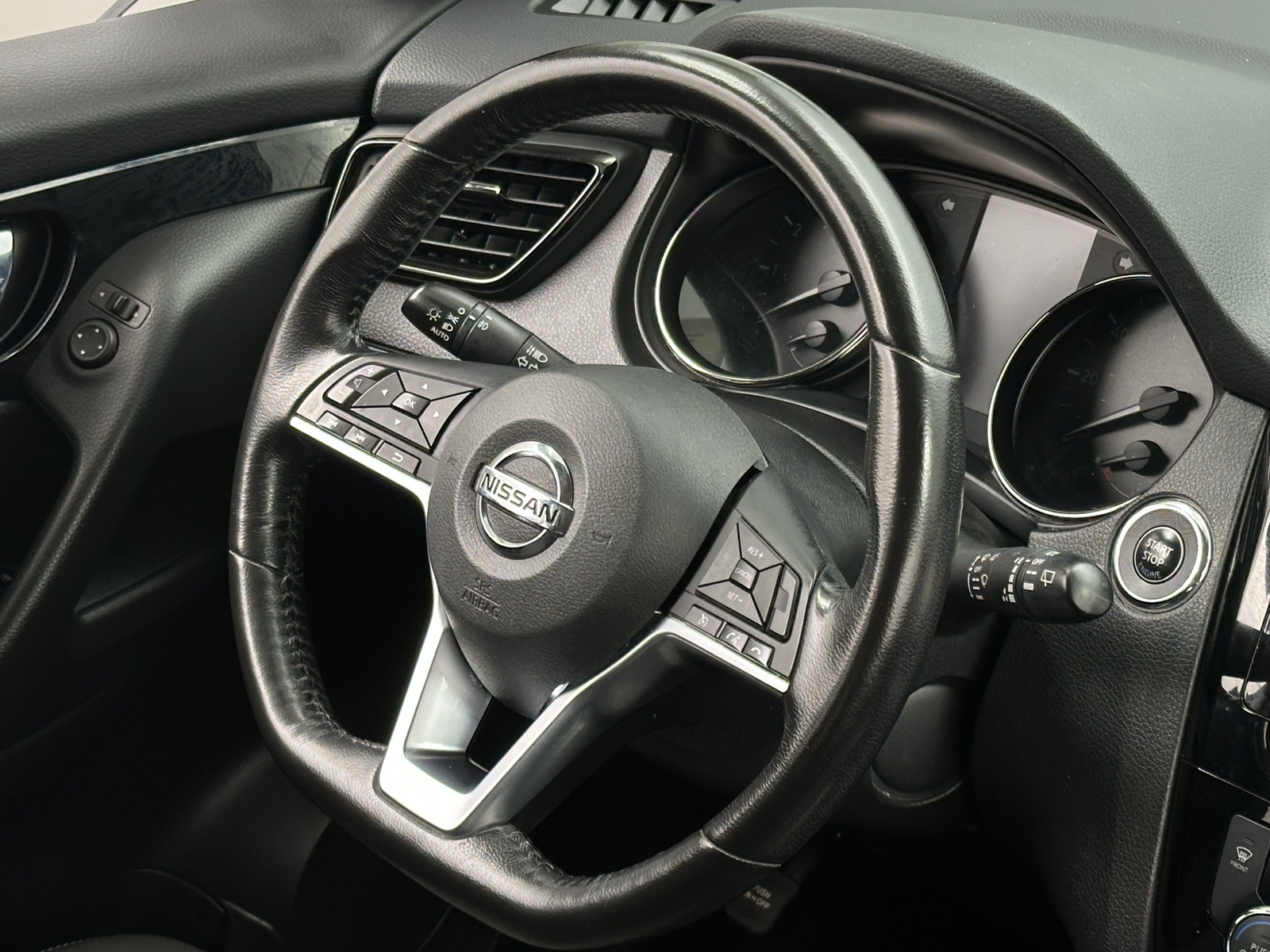 Thumbnail: 2017 Nissan Rogue Sport - 5