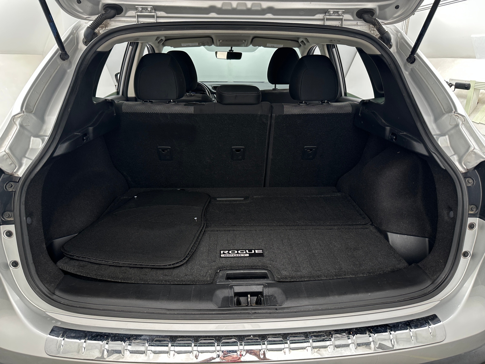 Thumbnail: 2017 Nissan Rogue Sport - 7
