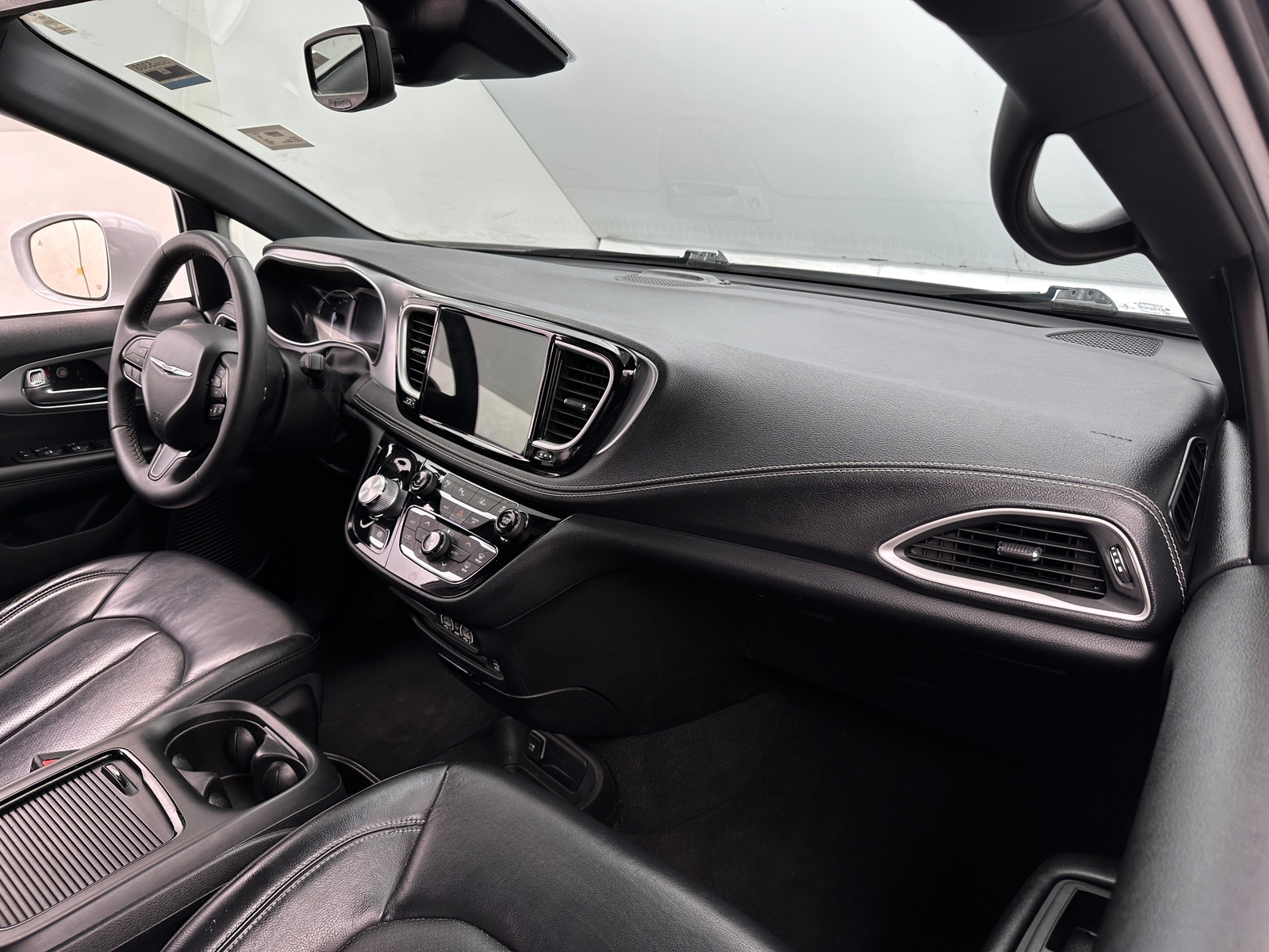 Thumbnail: 2022 Chrysler Pacifica - 3