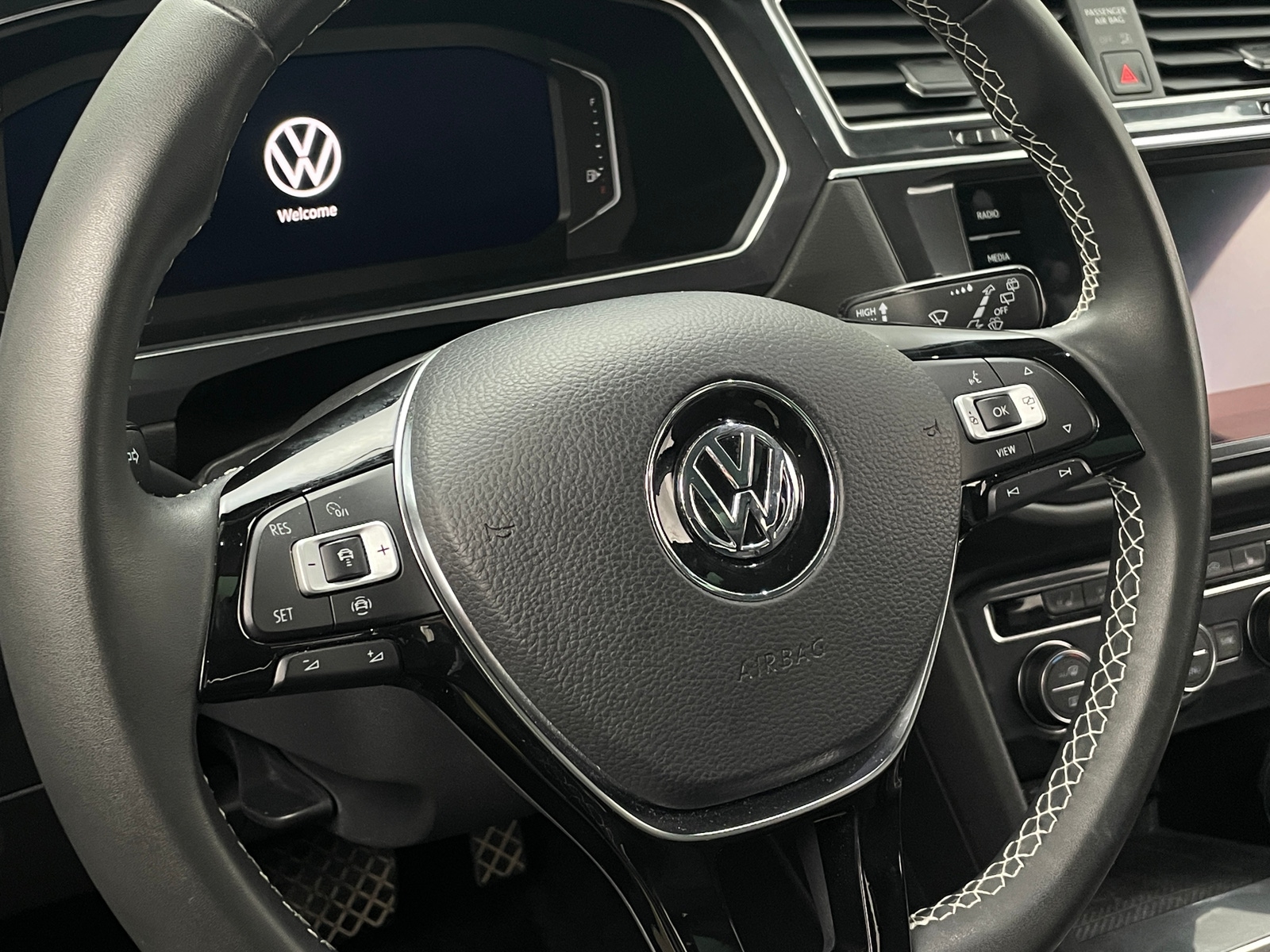 Thumbnail: 2021 Volkswagen Tiguan - 4