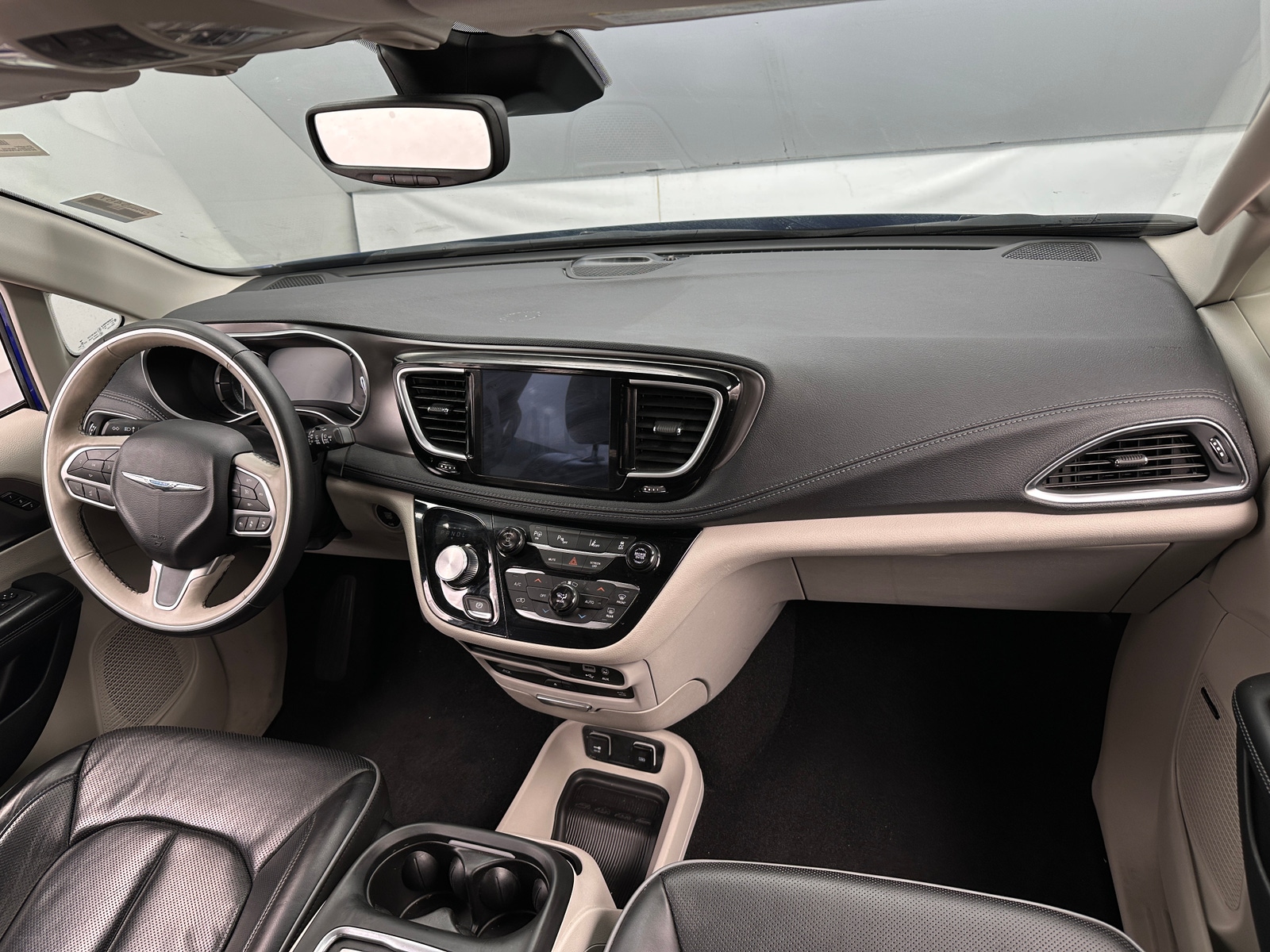 Thumbnail: 2019 Chrysler Pacifica - 3
