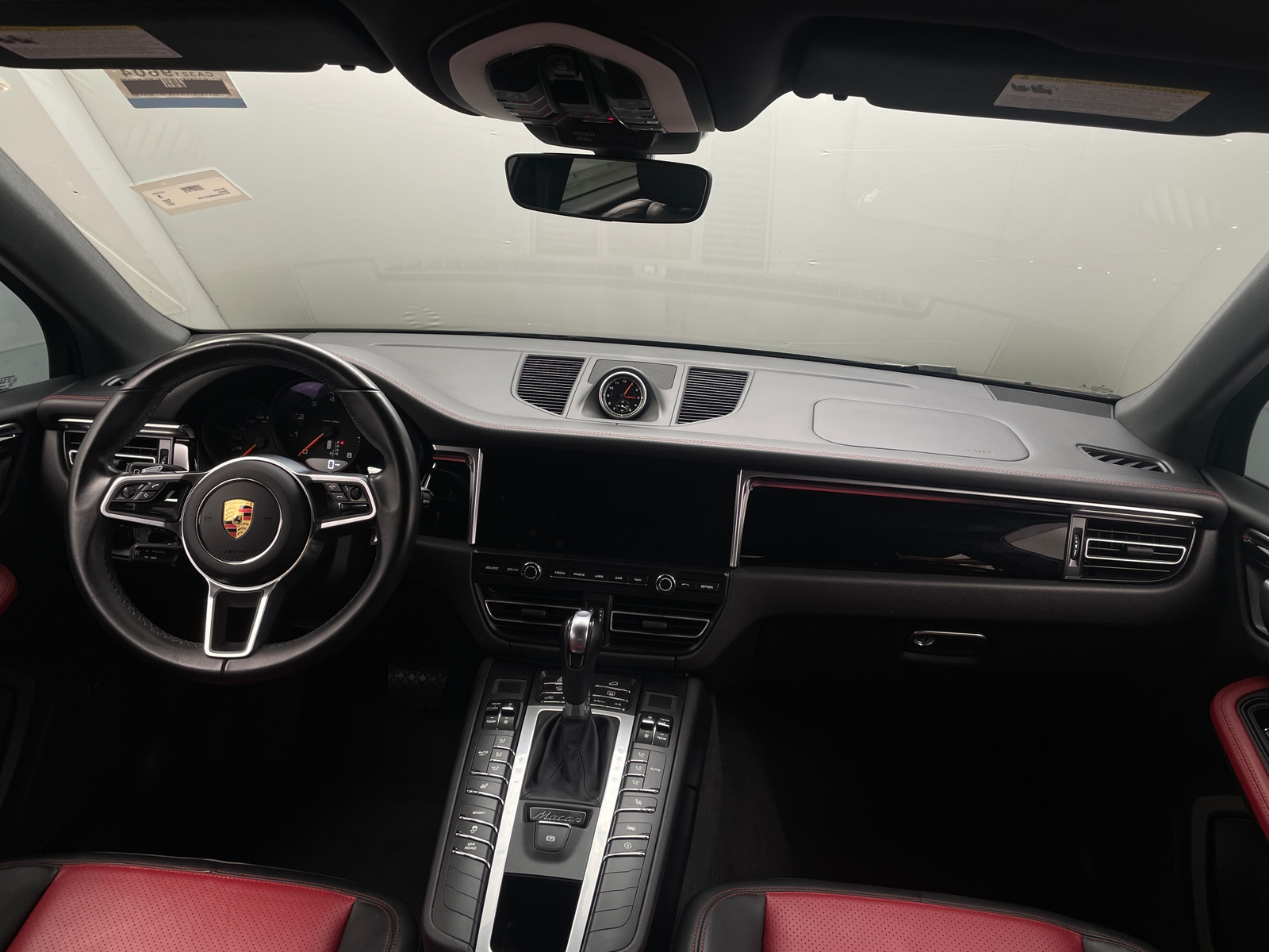 Thumbnail: 2021 Porsche Macan - 2