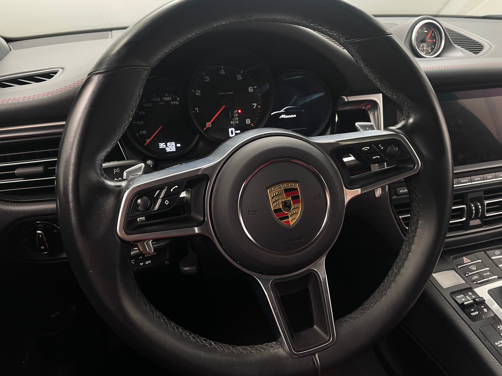 Thumbnail: 2021 Porsche Macan - 4