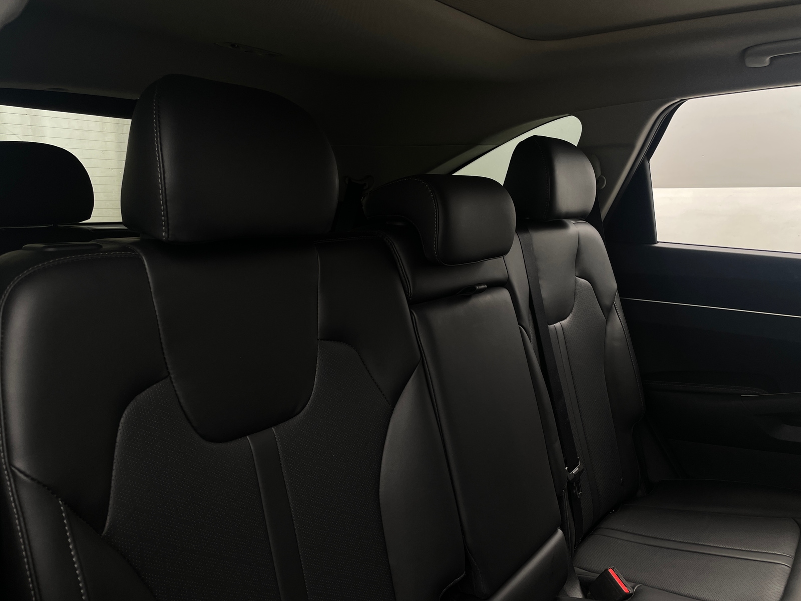 Thumbnail: 2023 Kia Sorento - 5
