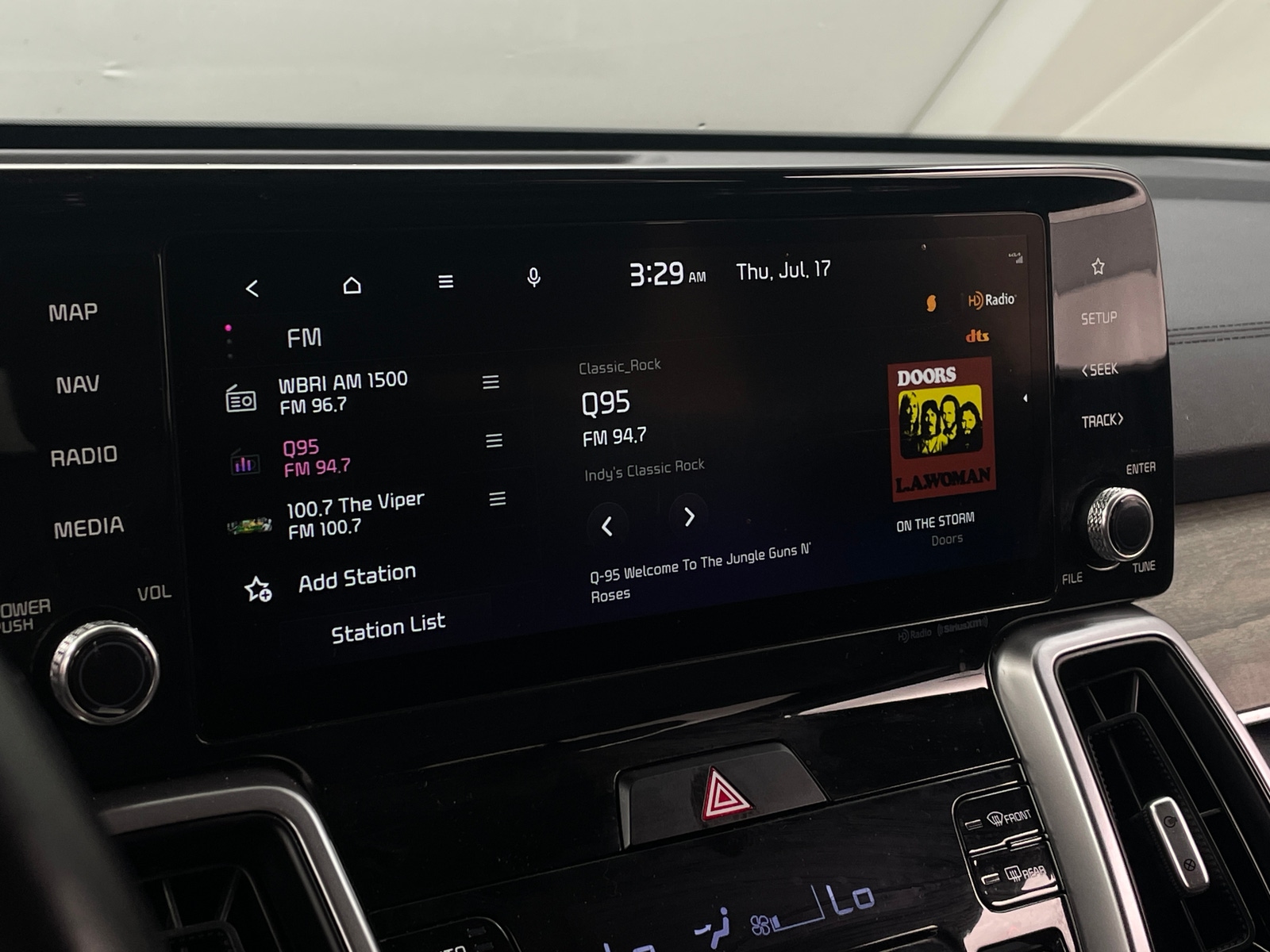Thumbnail: 2023 Kia Sorento - 3