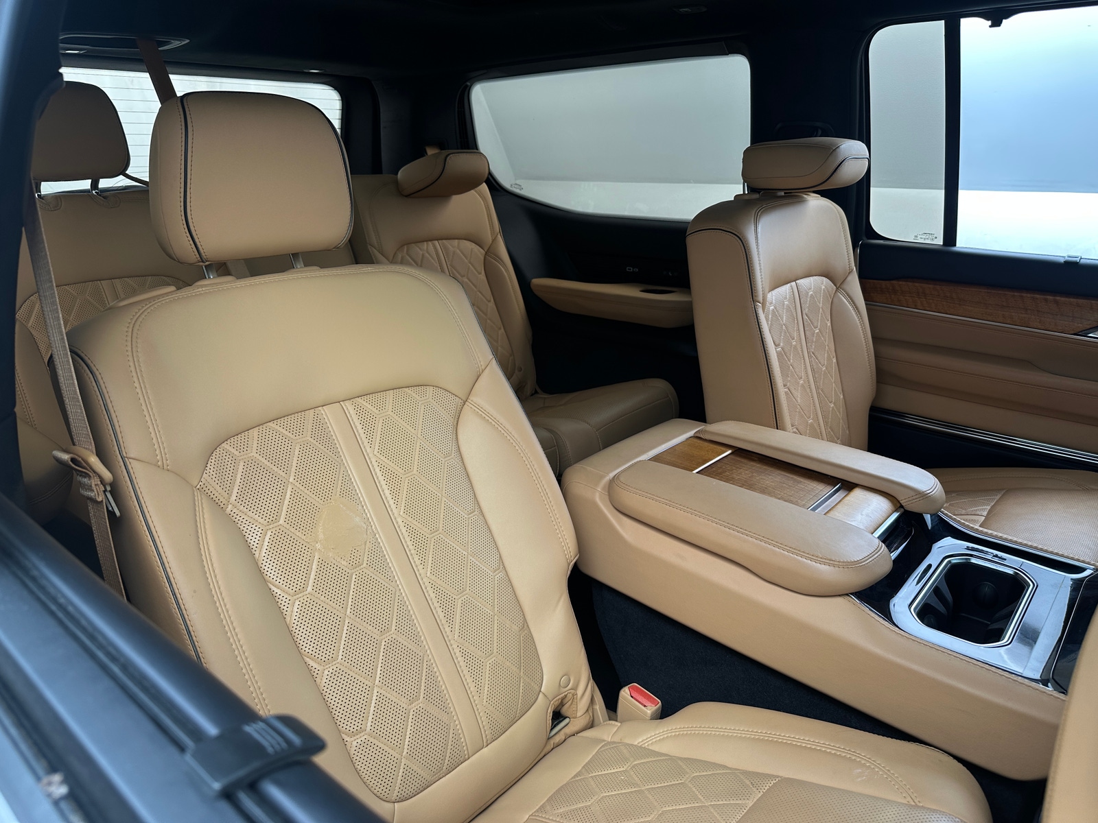 Thumbnail: 2022 Jeep Grand Wagoneer - 5