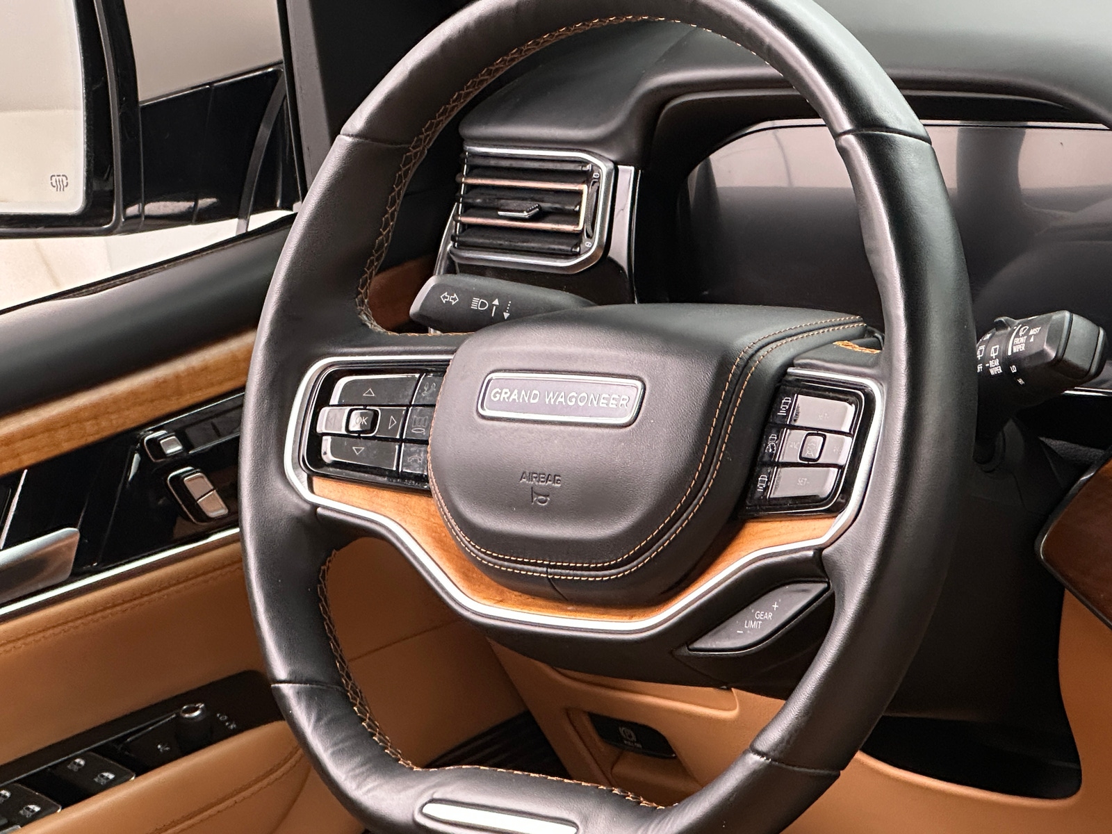 Thumbnail: 2022 Jeep Grand Wagoneer - 4