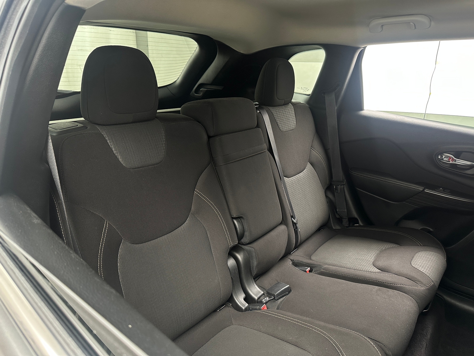 Thumbnail: 2017 Jeep Cherokee - 6