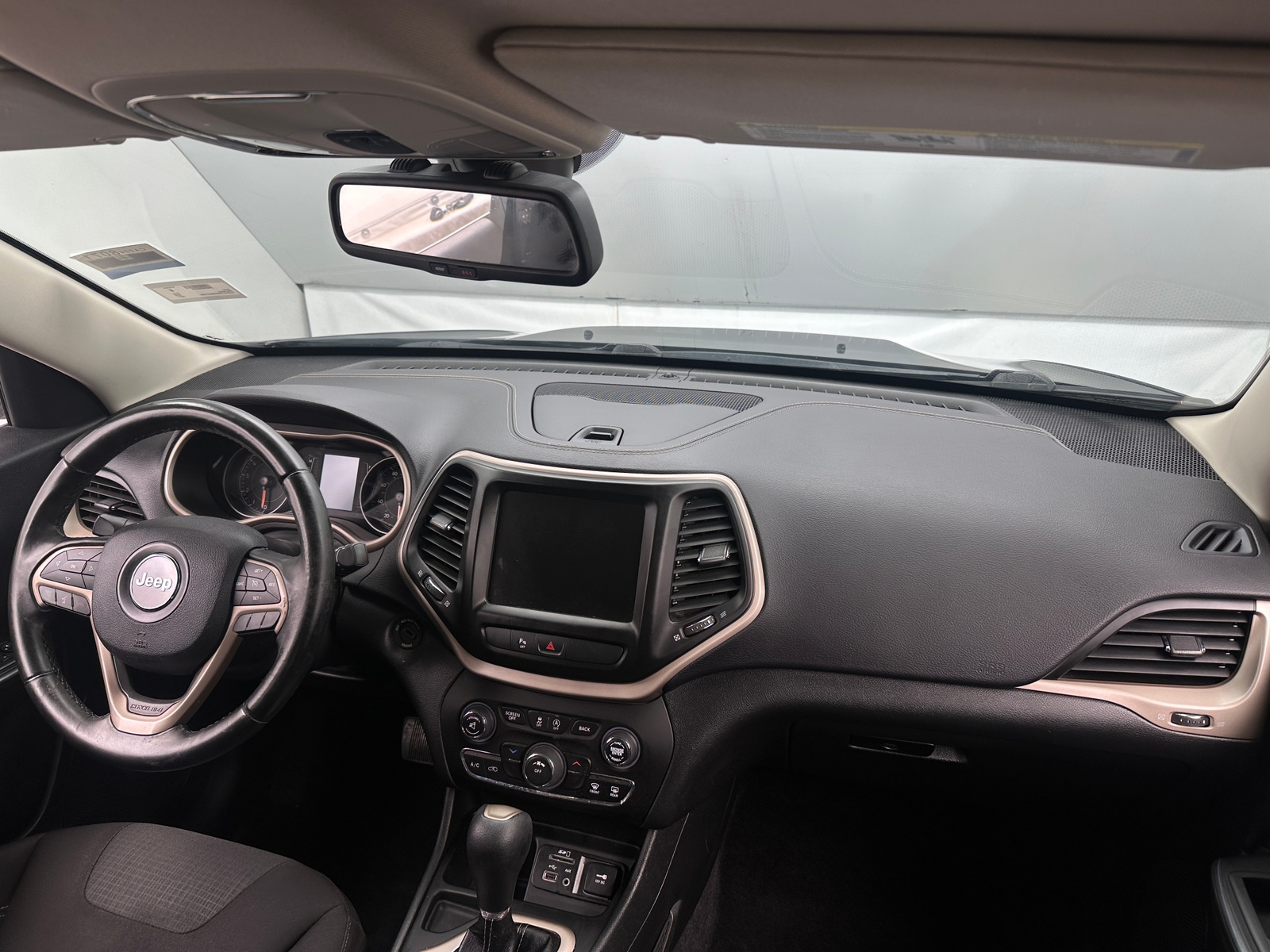Thumbnail: 2017 Jeep Cherokee - 3