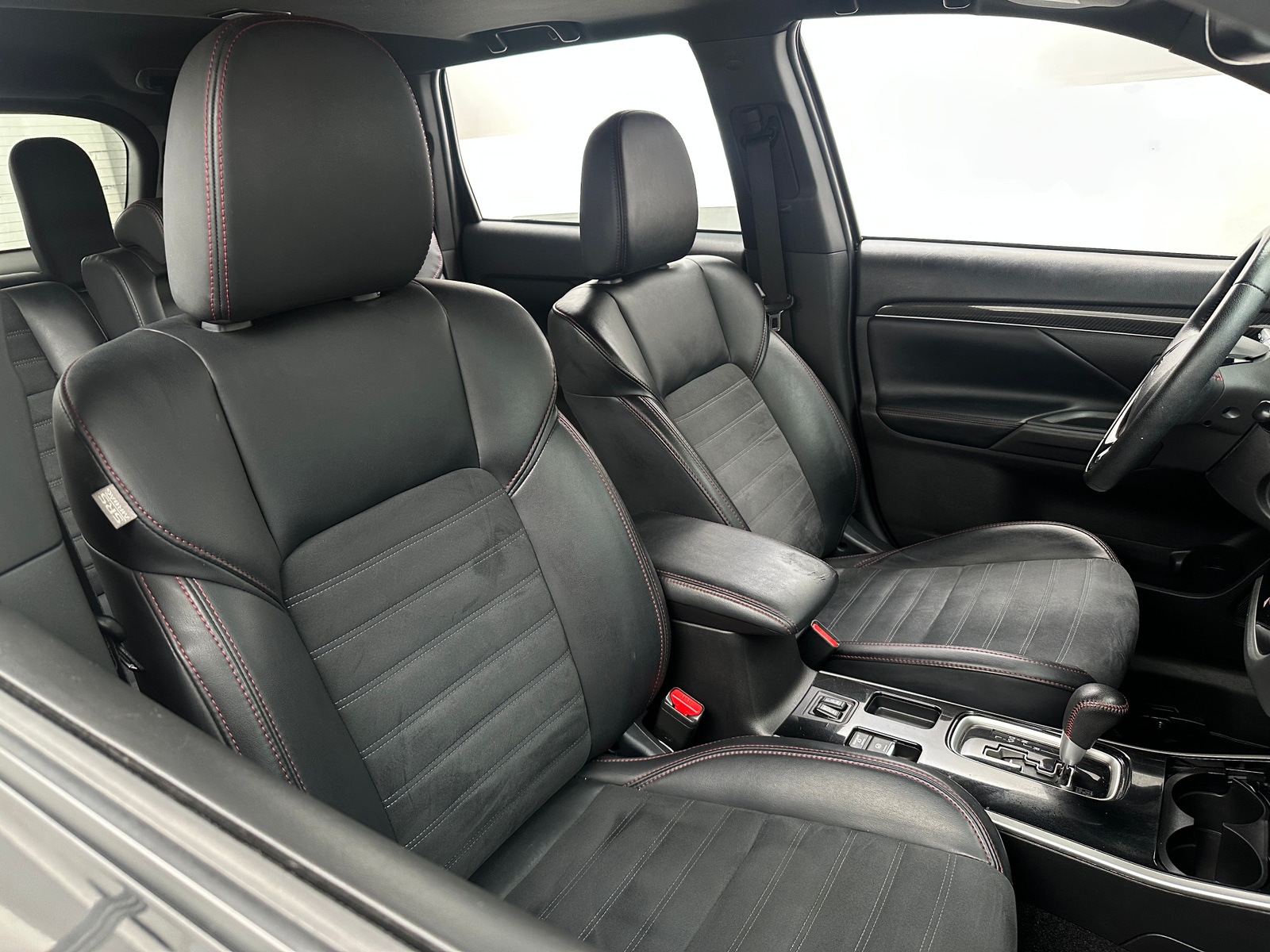 Thumbnail: 2020 Mitsubishi Outlander - 2