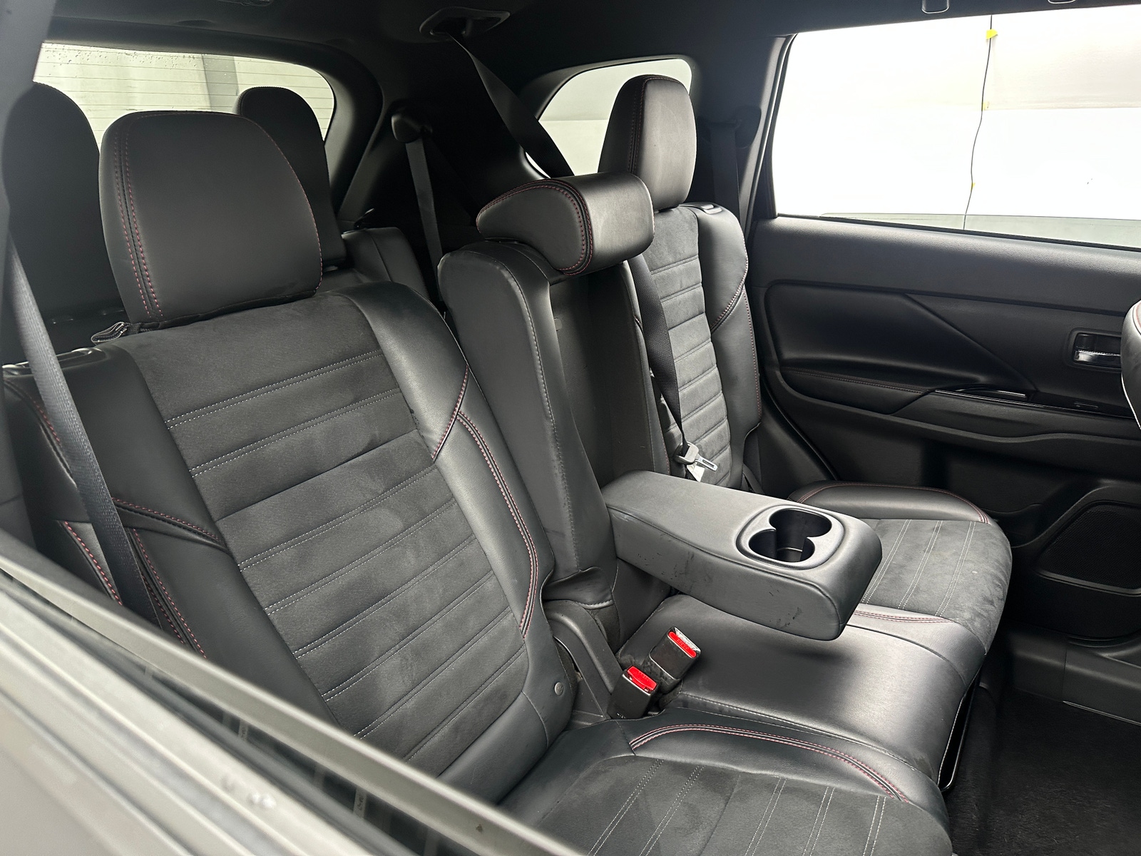 Thumbnail: 2020 Mitsubishi Outlander - 6