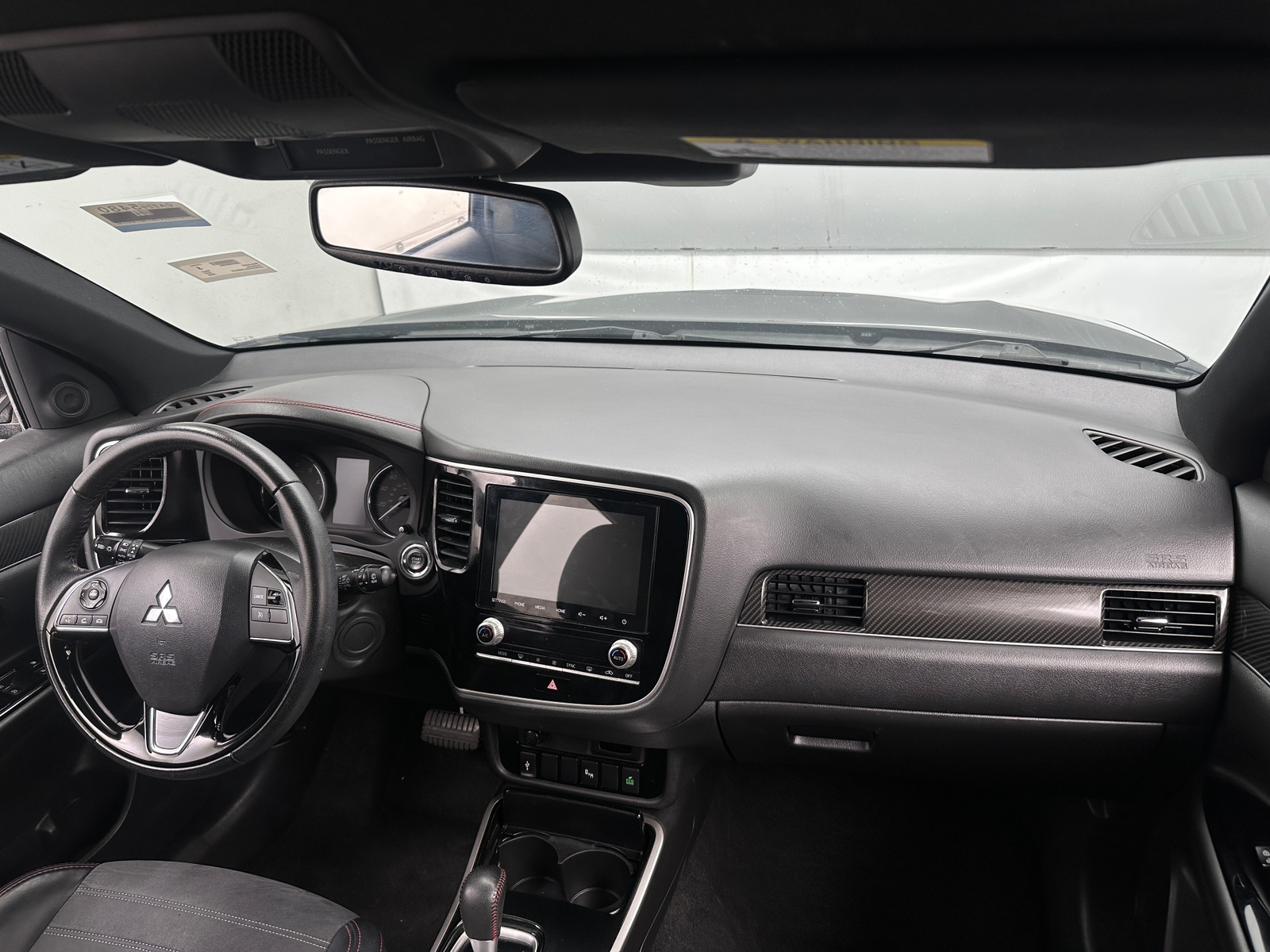 Thumbnail: 2020 Mitsubishi Outlander - 3