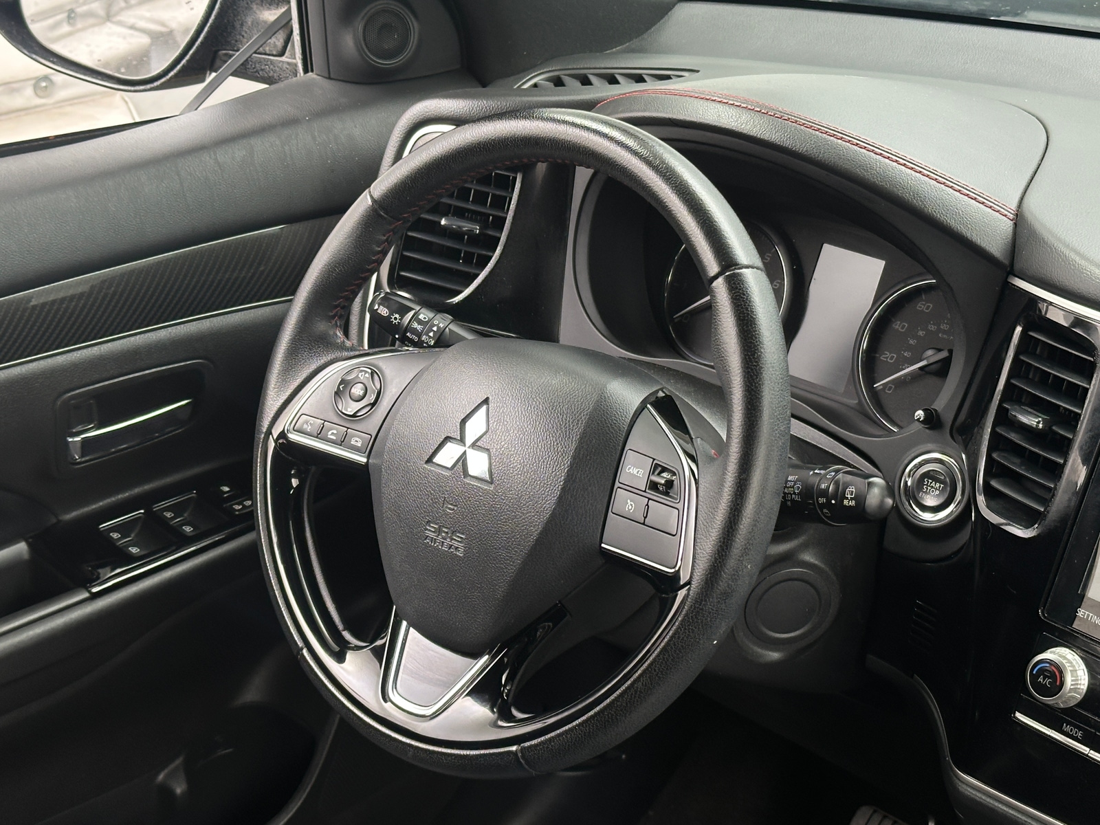 Thumbnail: 2020 Mitsubishi Outlander - 5