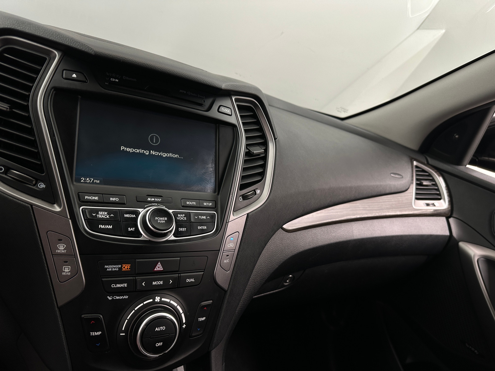 Thumbnail: 2016 Hyundai Santa Fe - 3