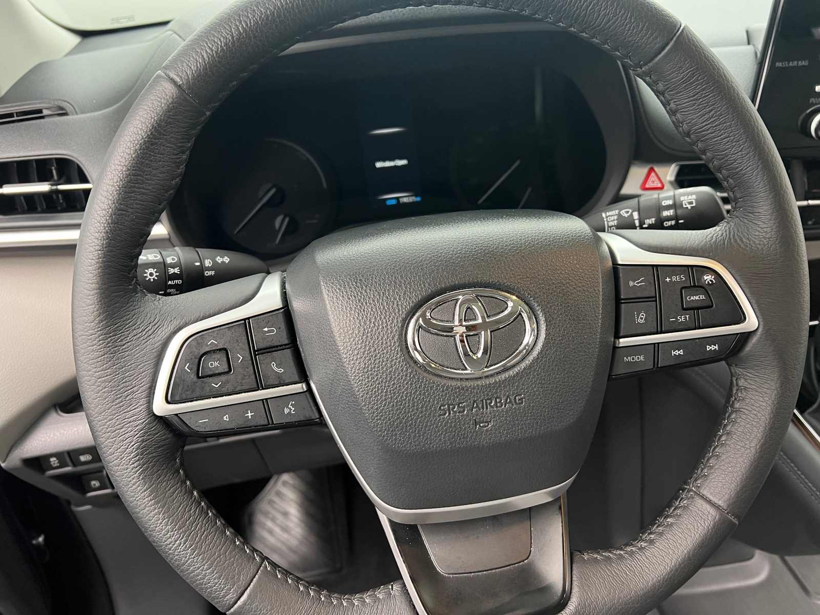 Thumbnail: 2024 Toyota Sienna - 4