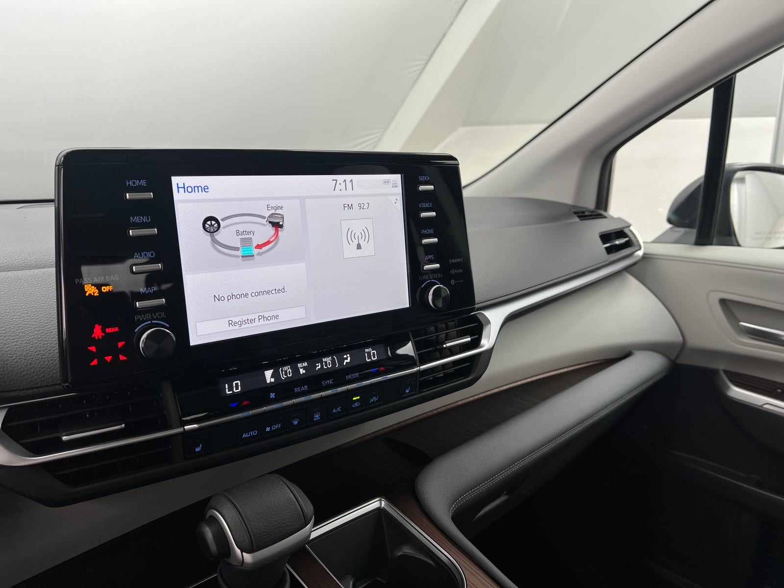 Thumbnail: 2024 Toyota Sienna - 3