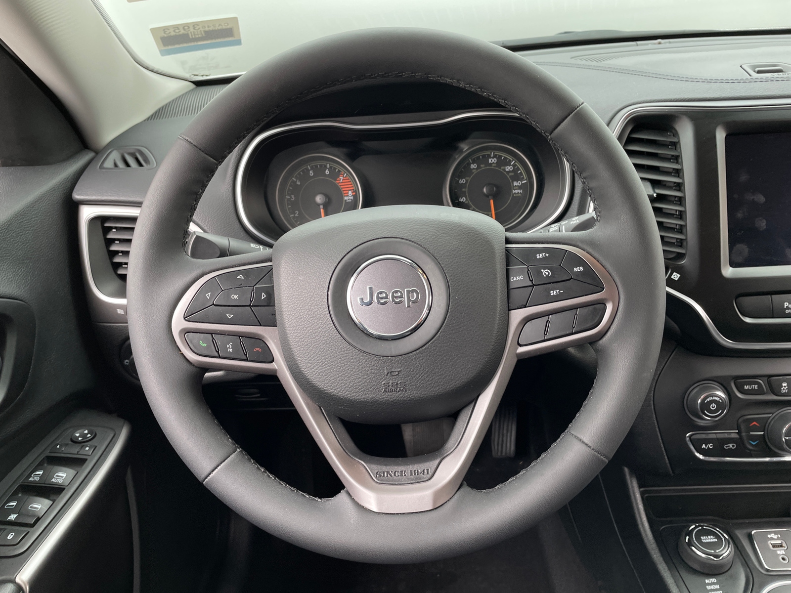 Thumbnail: 2022 Jeep Cherokee - 4