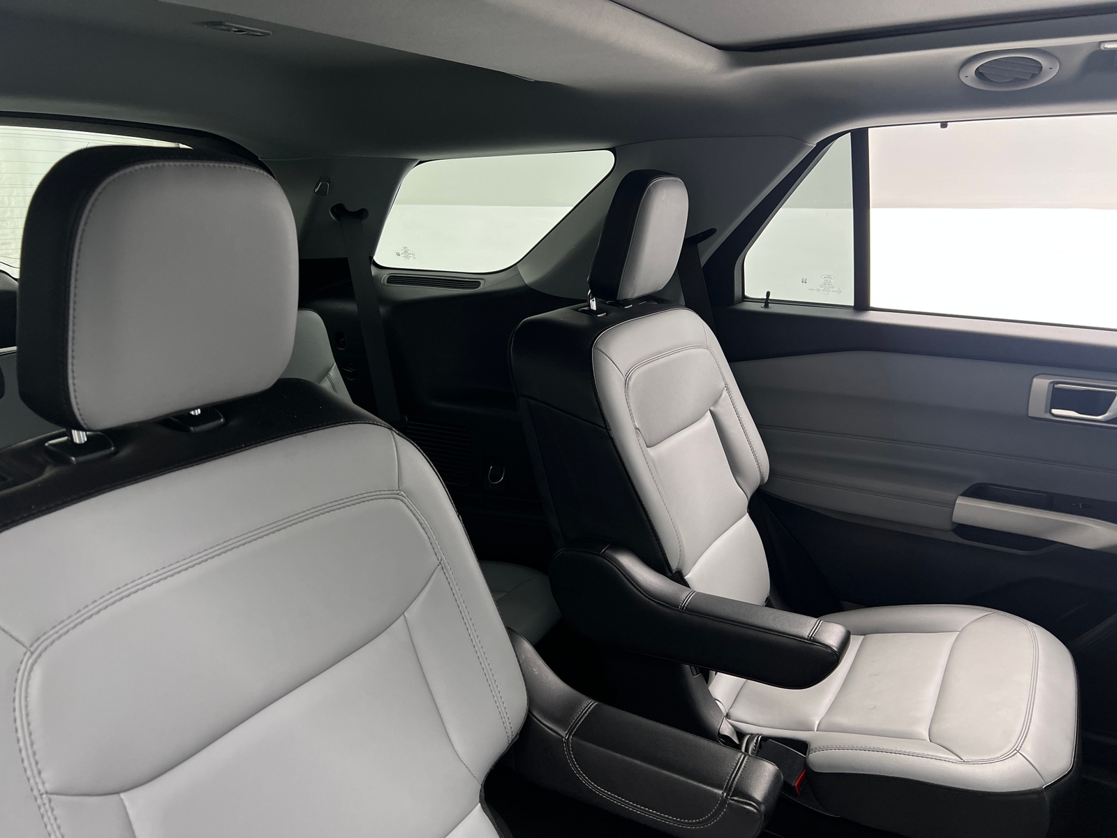 Thumbnail: 2021 Ford Explorer - 6
