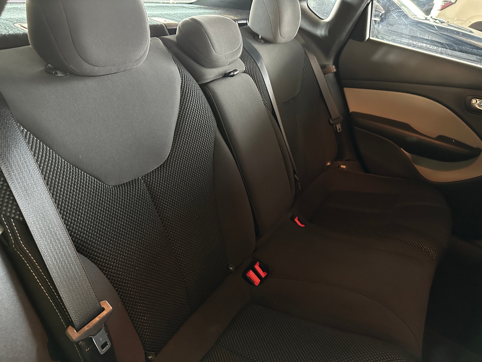 Thumbnail: 2016 Dodge Dart - 6
