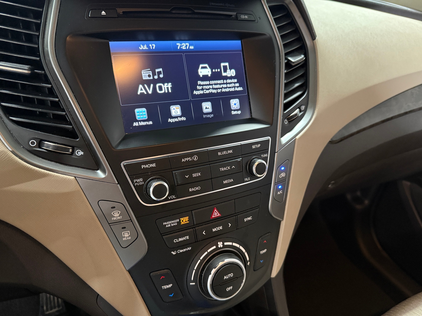Thumbnail: 2017 Hyundai Santa Fe - 4