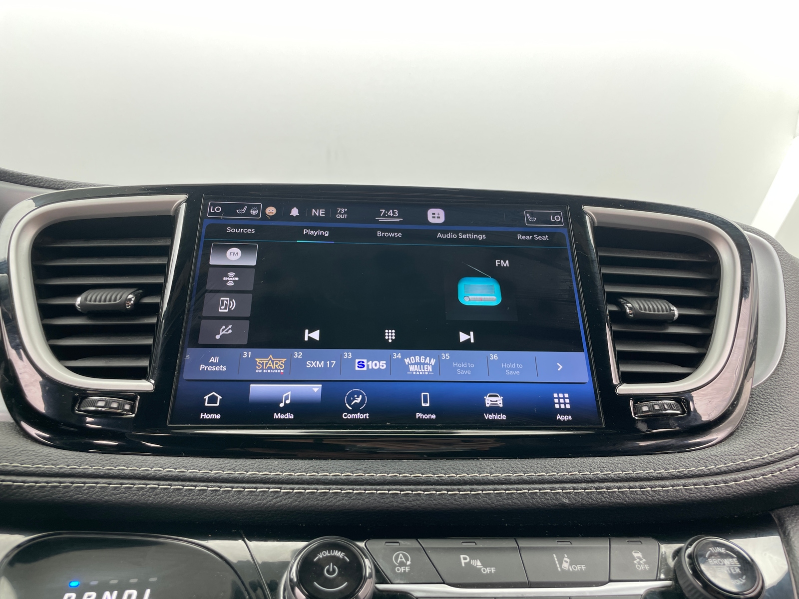 Thumbnail: 2021 Chrysler Pacifica - 3
