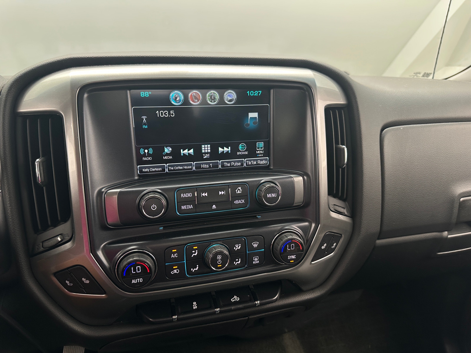 Thumbnail: 2017 Chevrolet Silverado 1500 - 3